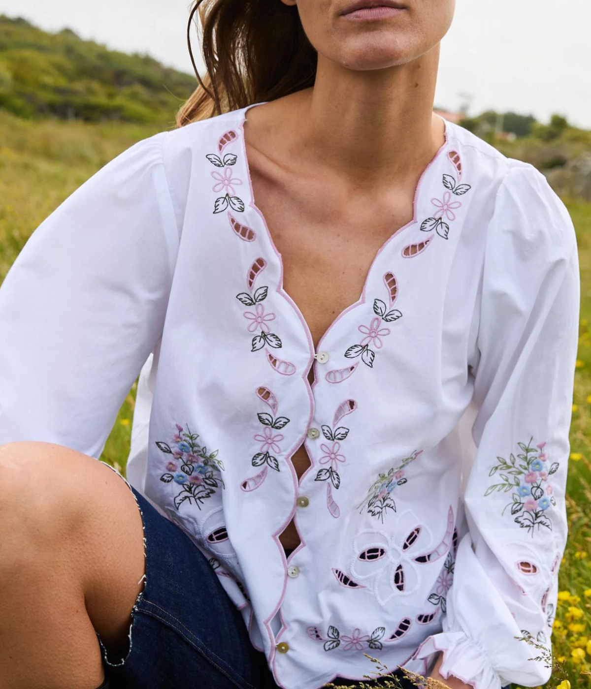 Sada Top In White Pastel
