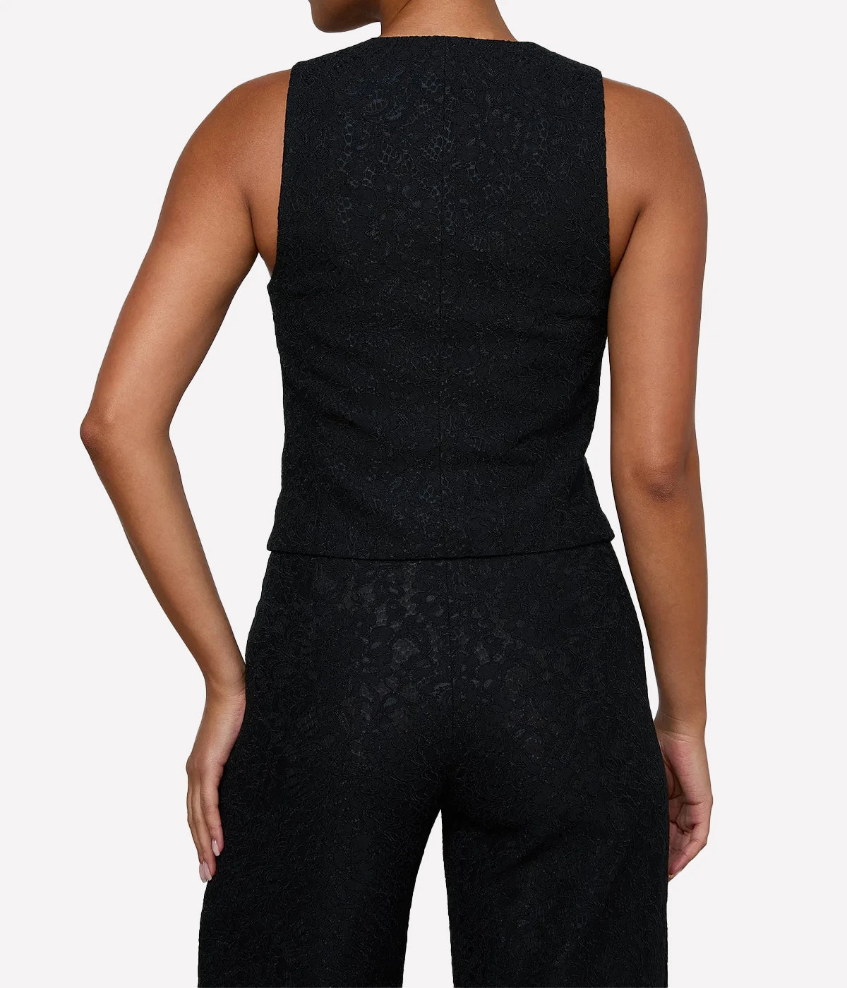 Kino Bonded Lace Vest In Black