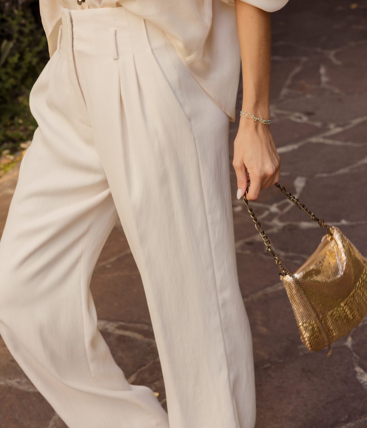 Fluid Slubbed Canvas Chic Highwaist Pants in BOROTALCO