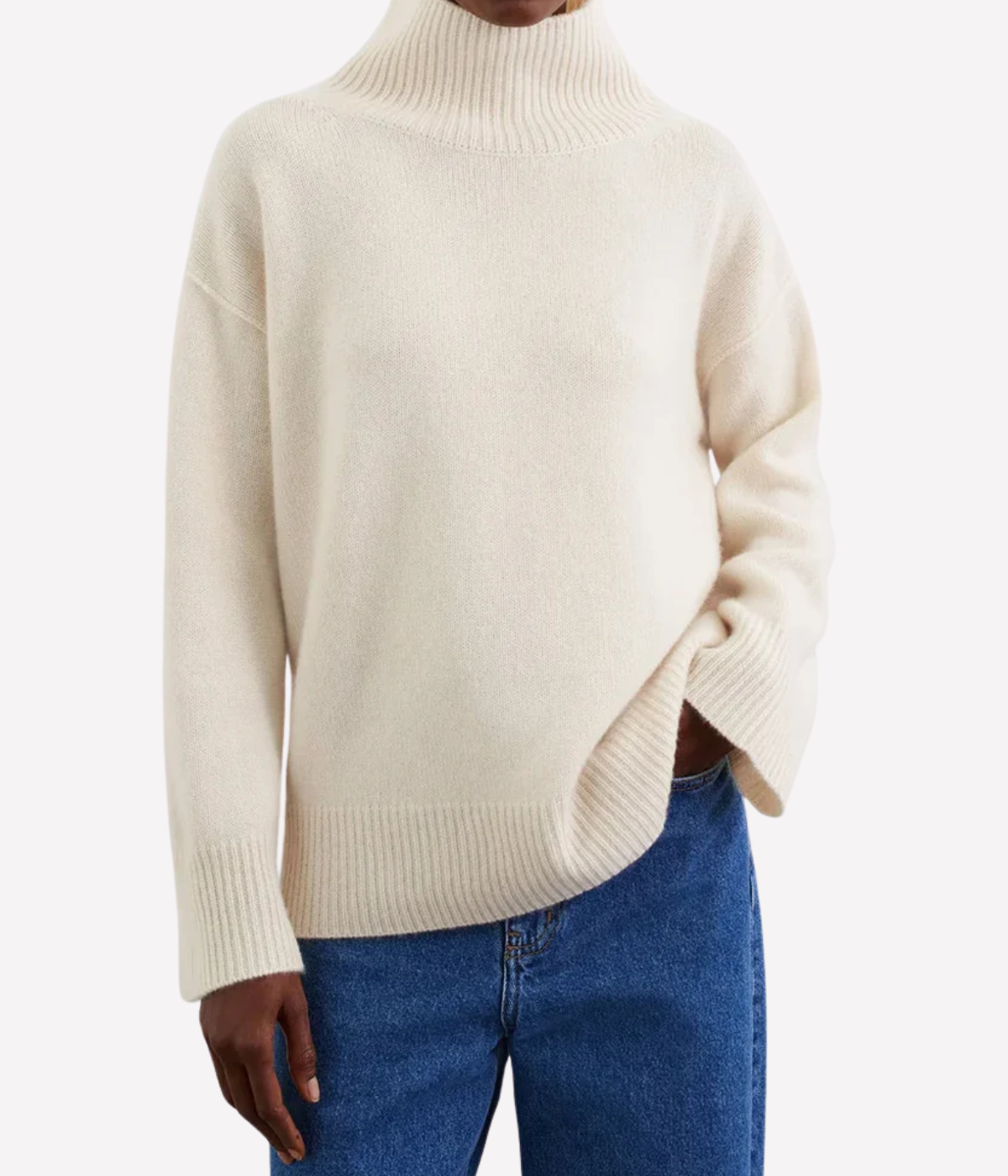 Boyfriend Turtle Neck in Feather White