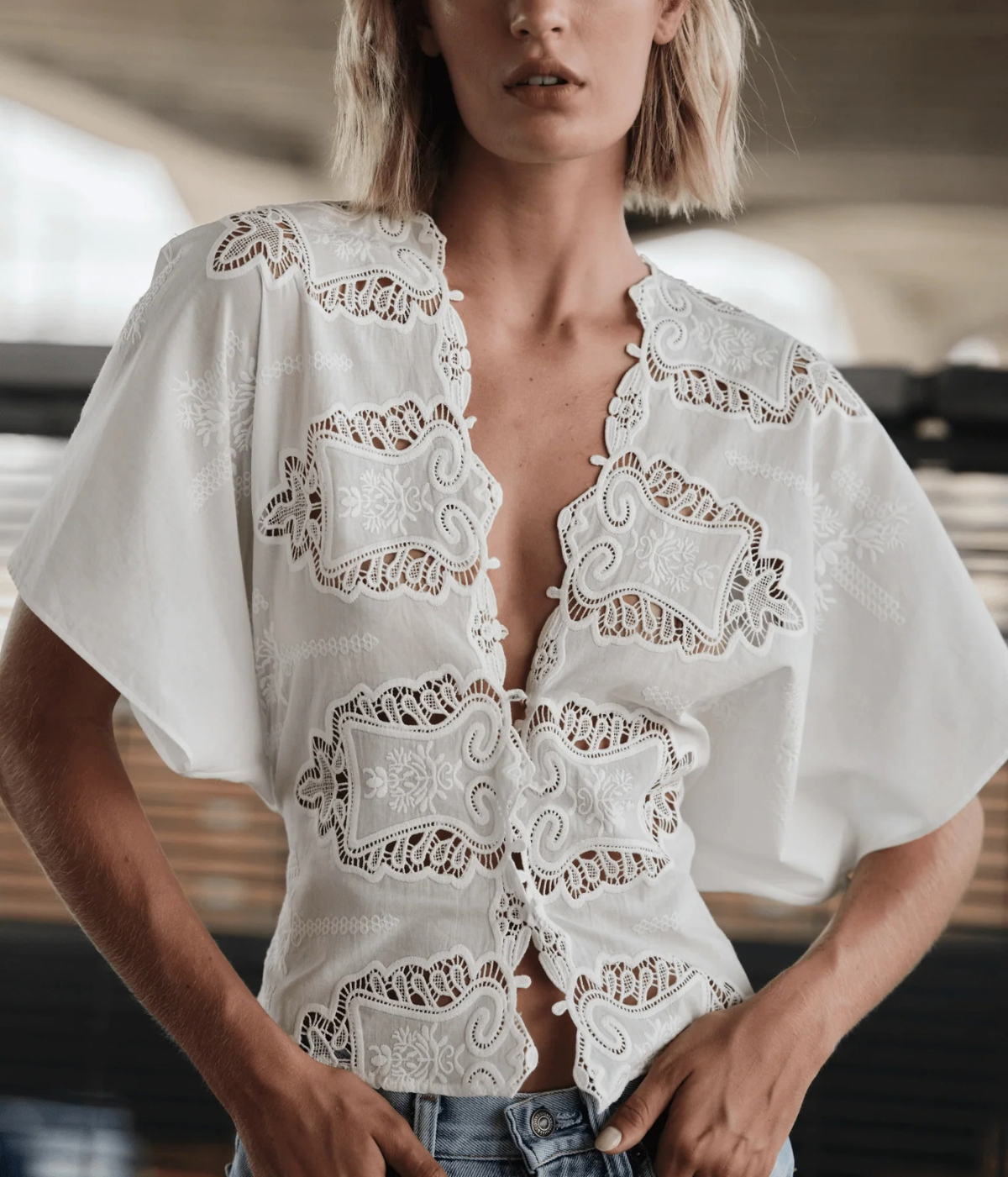 Model wearing the CISSA Femme Shirt in White Vintage with blue jeans, showing the relaxed fit and flowing short sleeves