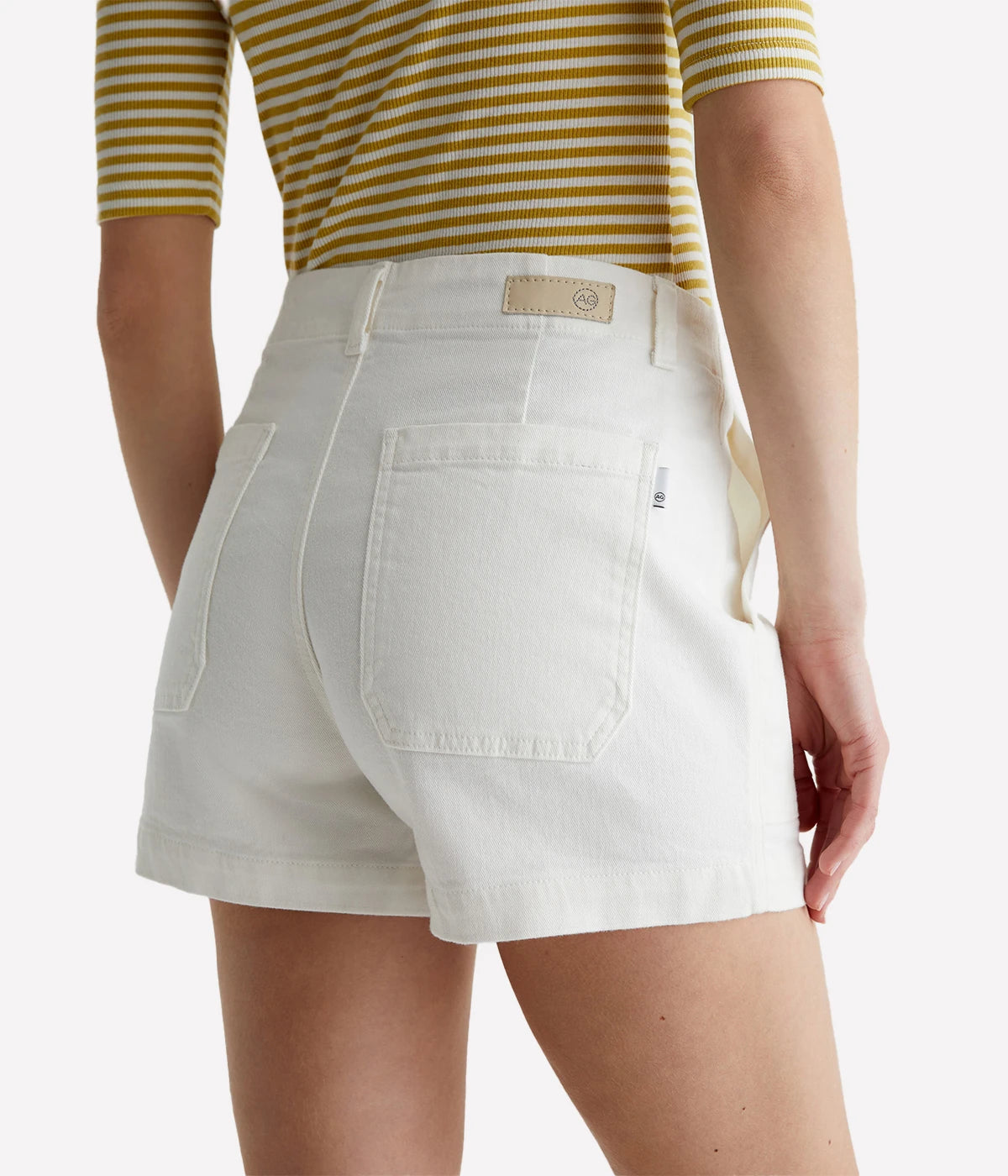 Analeigh Short in Powder