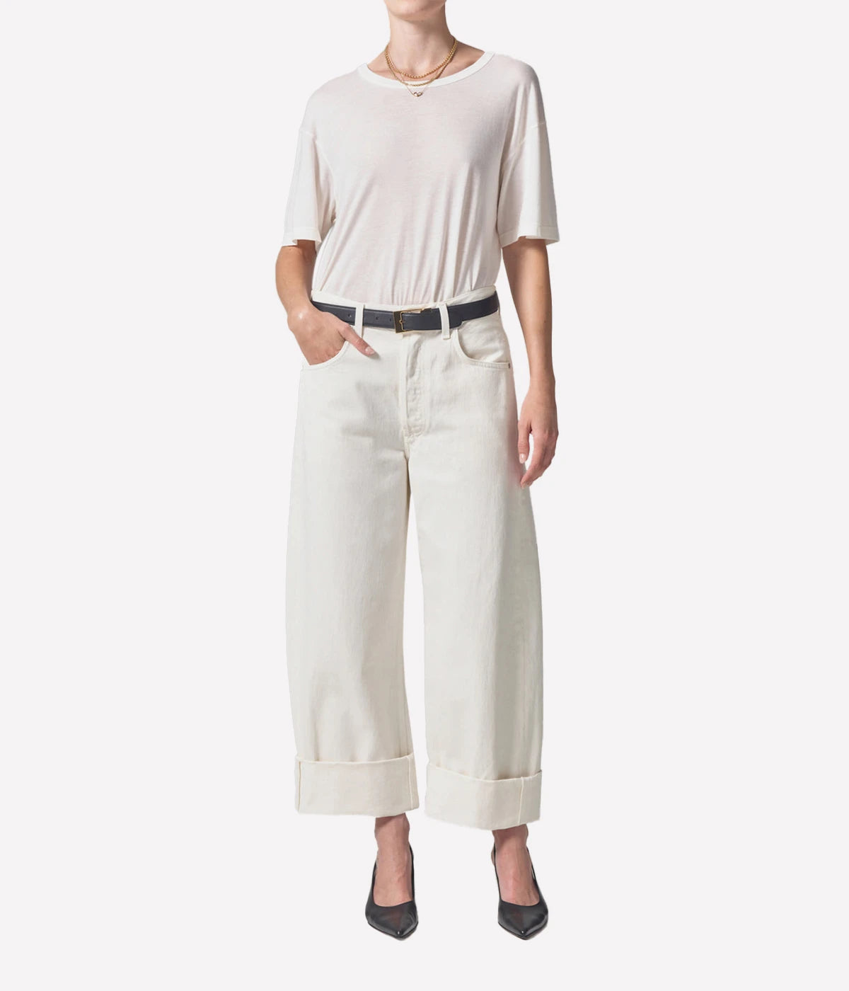 Tumble dry low.
ALT Text: Citizen of Humanity Ayla Jean in 100% cotton, featuring a reworked vintage silhouette with a relaxed top block and roomy cuffed leg for versatile styling options.