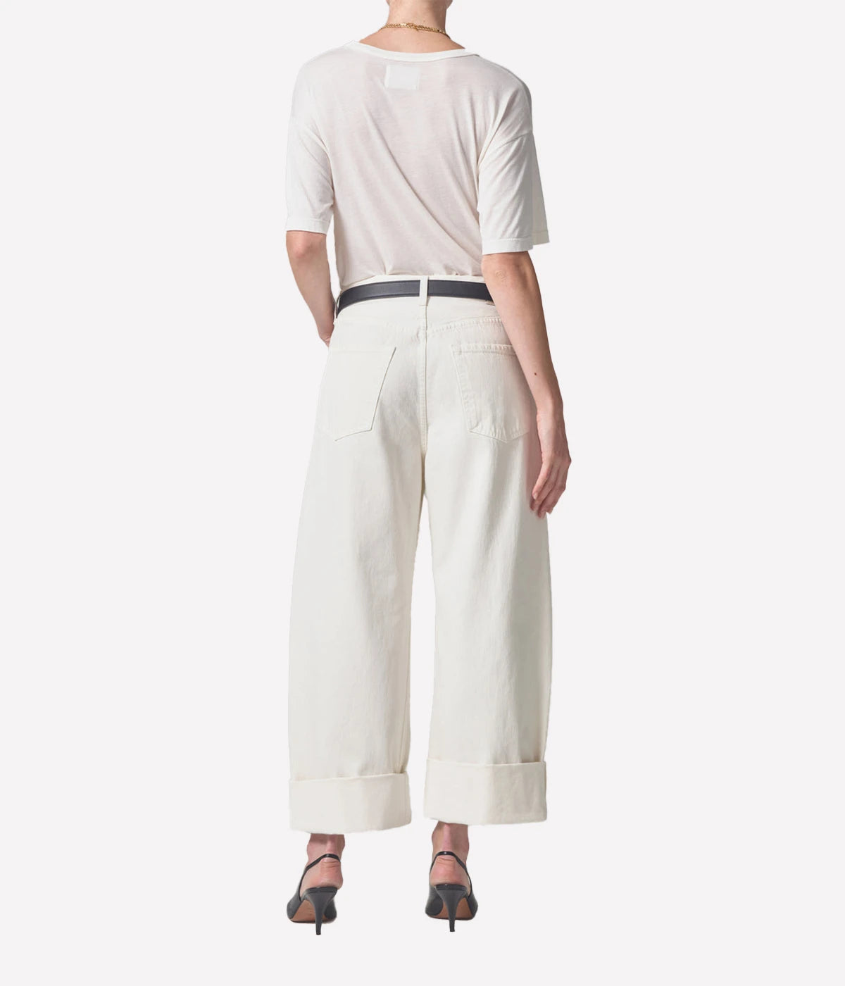 Tumble dry low.
ALT Text: Citizen of Humanity Ayla Jean in 100% cotton, featuring a reworked vintage silhouette with a relaxed top block and roomy cuffed leg for versatile styling options.