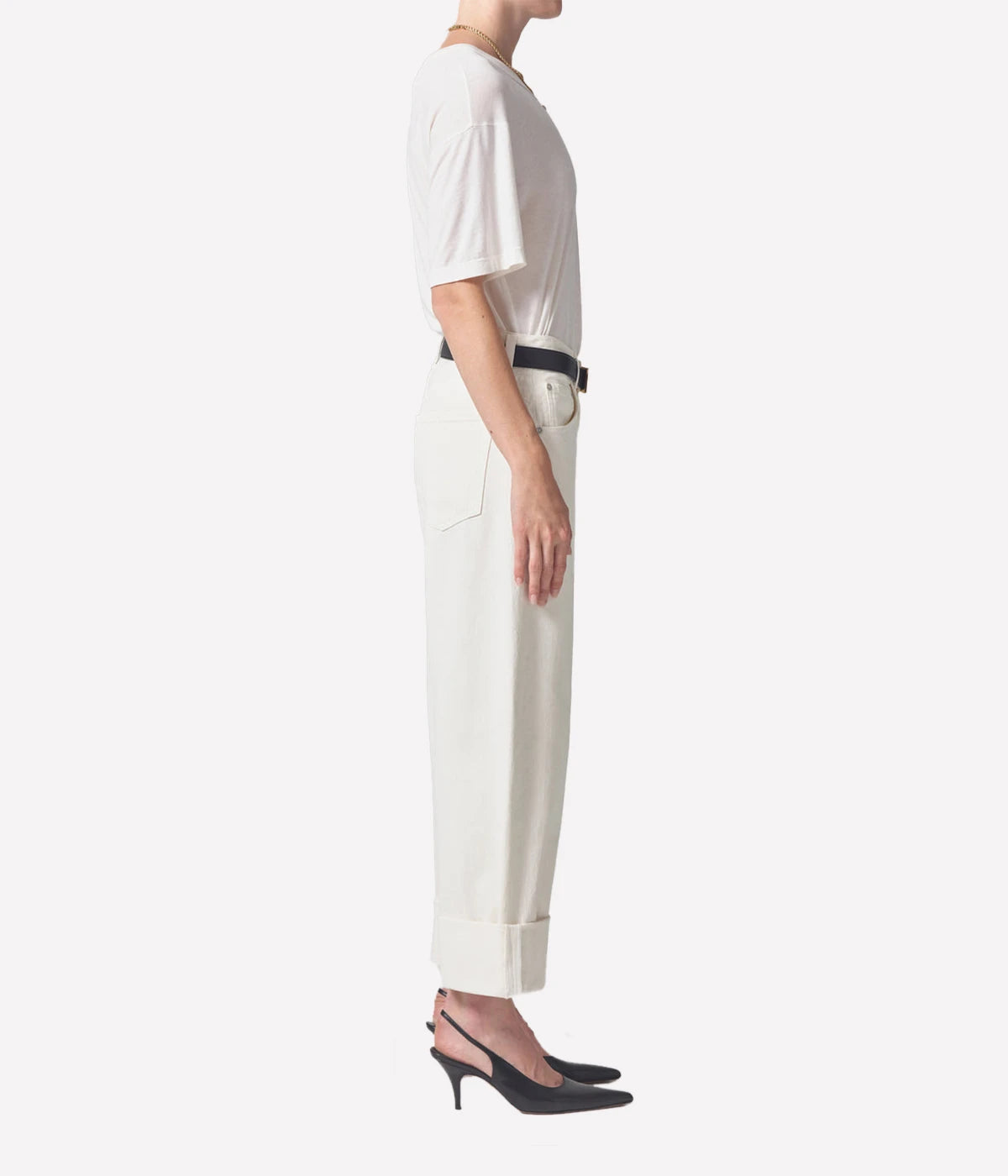 Tumble dry low.
ALT Text: Citizen of Humanity Ayla Jean in 100% cotton, featuring a reworked vintage silhouette with a relaxed top block and roomy cuffed leg for versatile styling options.