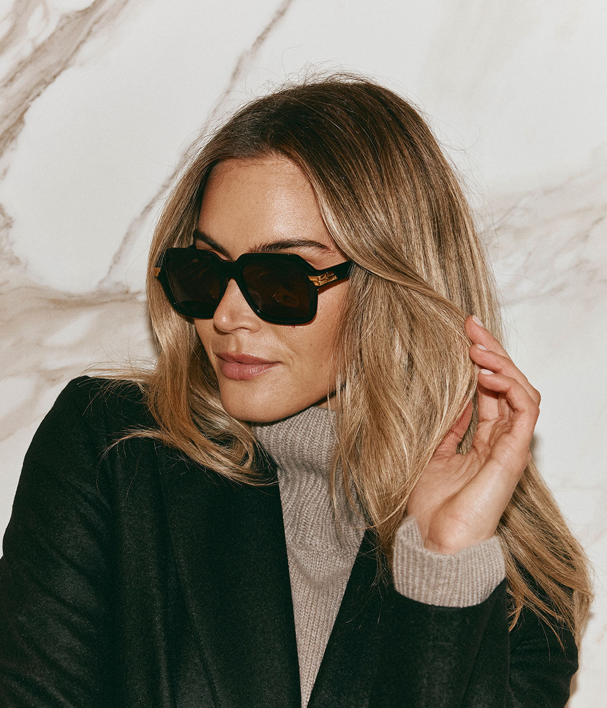 Farrah Rectangle Sunglasses in Black
