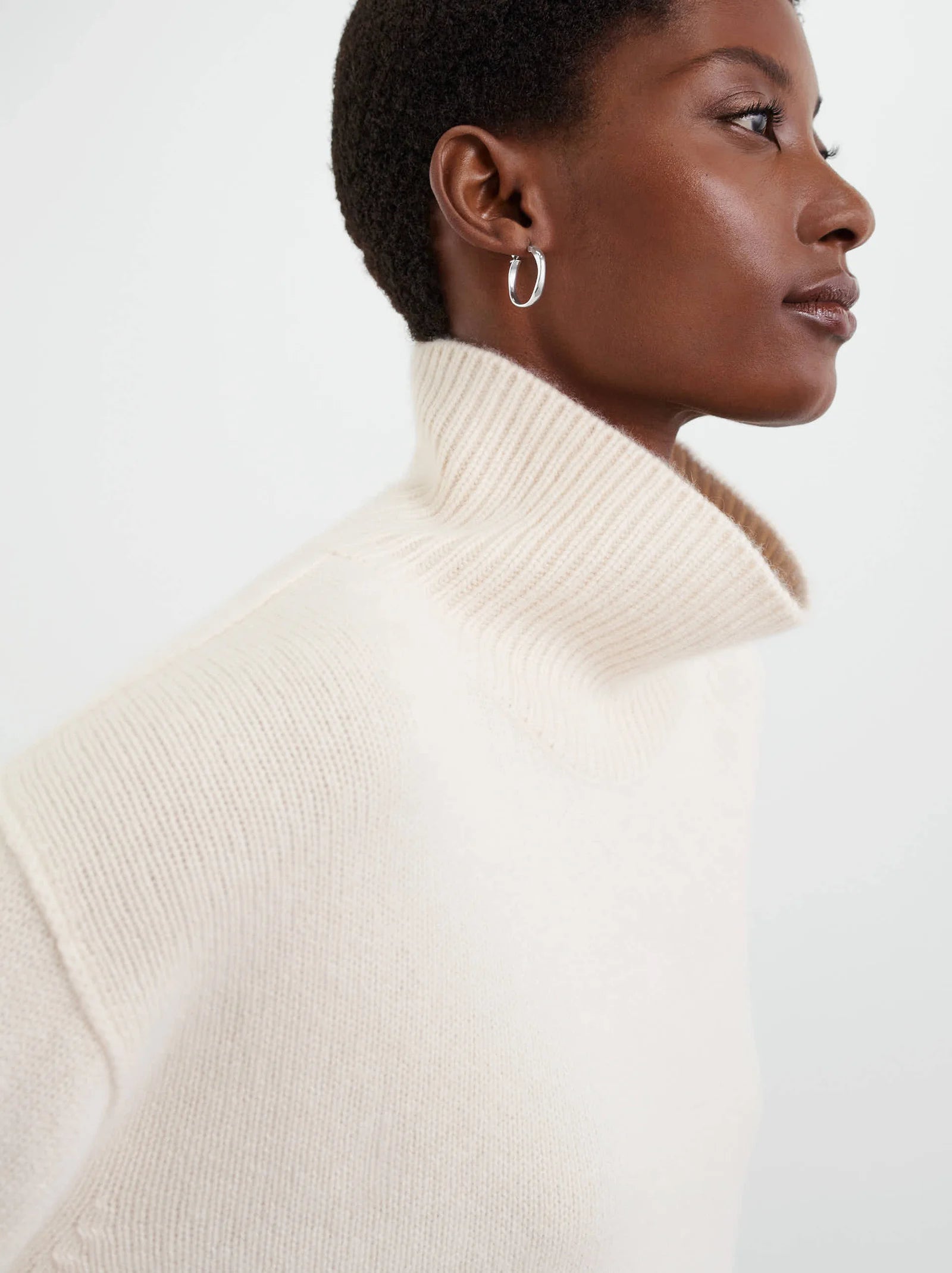 Boyfriend Turtle Neck in Feather White