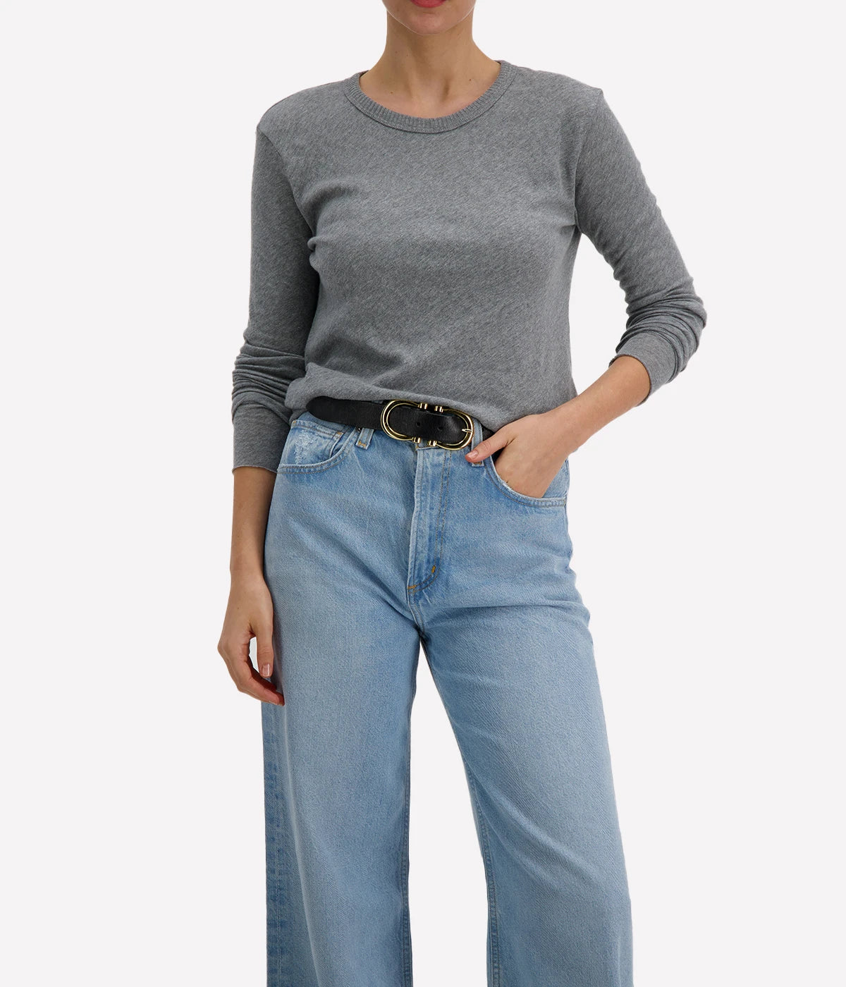 A relaxed-fit long sleeve crew in a rich Smoke colour, made from a soft cotton-cashmere blend. Features thumbhole details for added style and functionality, perfect for layering or wearing alone.