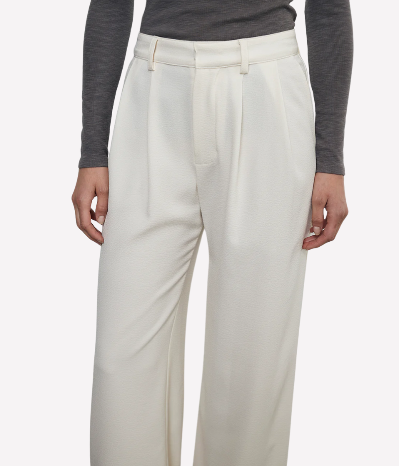 Mid-rise crepe trousers with a wide-leg silhouette, soft pleats, and functional pockets for a polished yet effortless look.