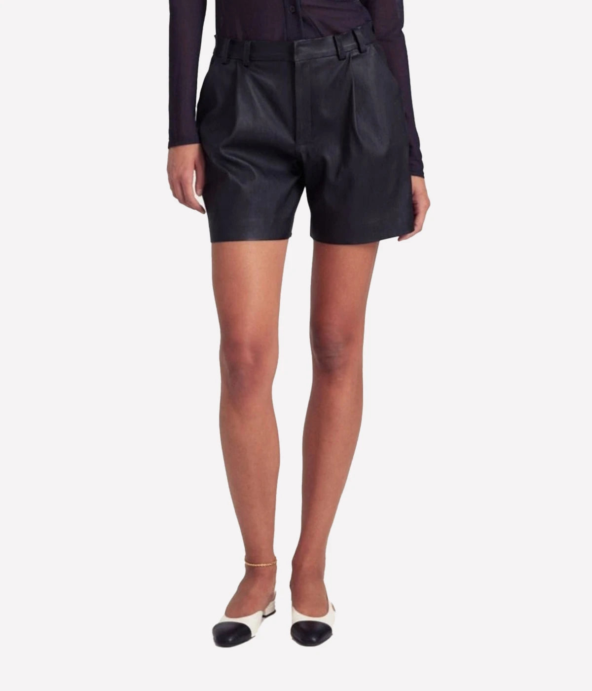 Deep Pleated Short in Black