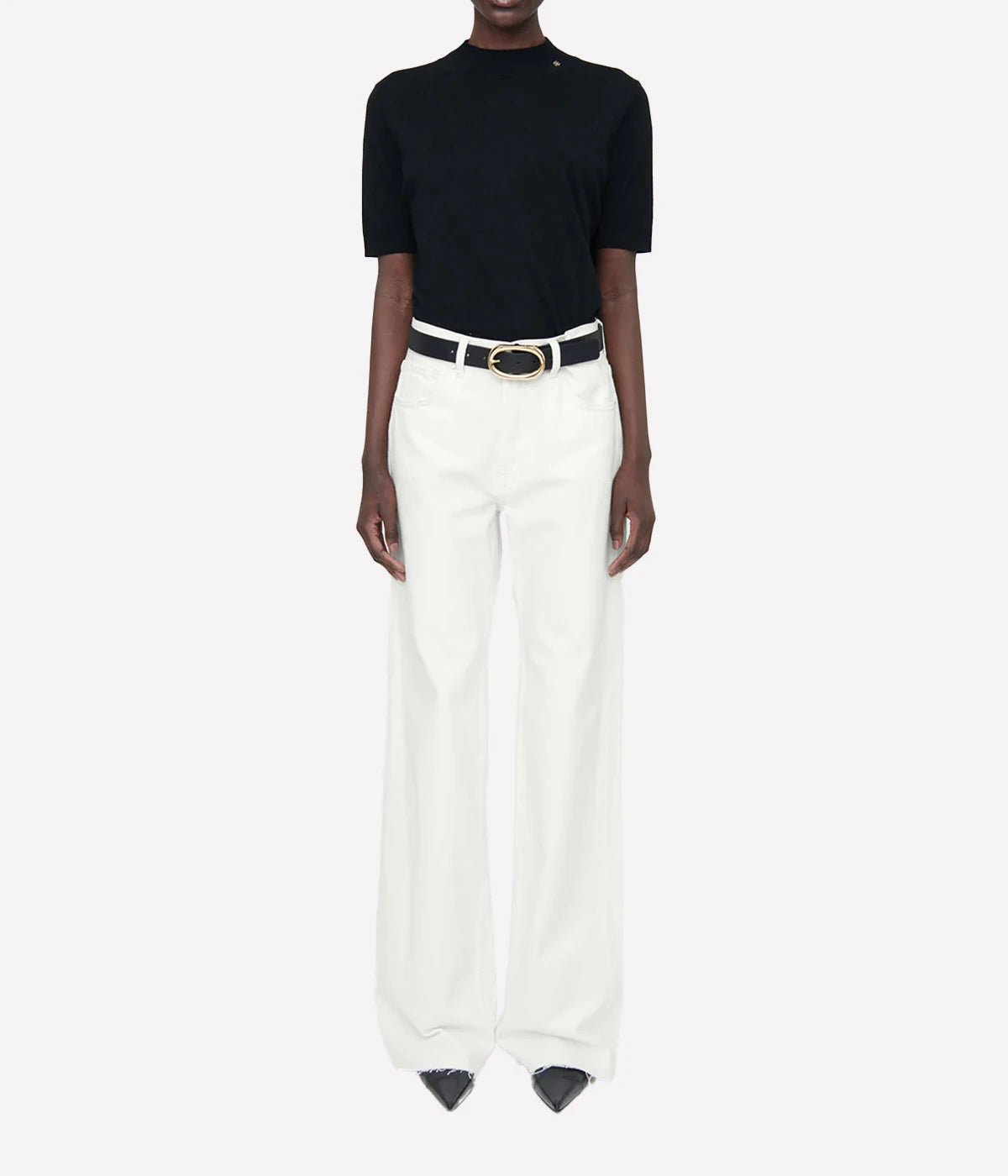 Featuring a high-rise fit and long inseam, these jeans offer a vintage, effortless style.