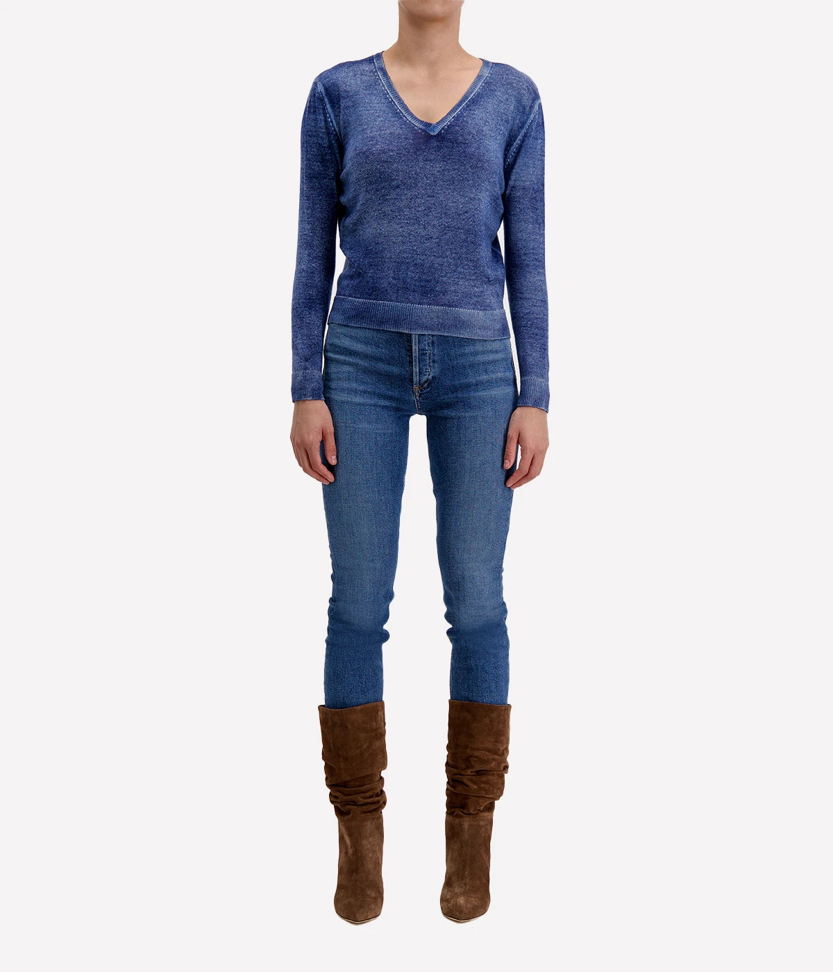 Light Cashmere Fitted V Neck Pullover in Midnight