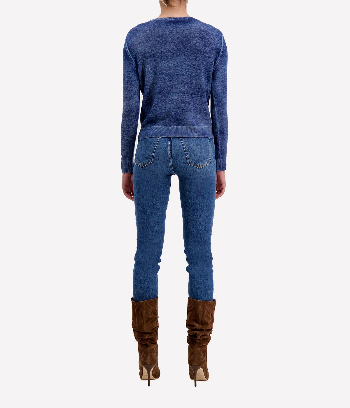 Light Cashmere Fitted V Neck Pullover in Midnight