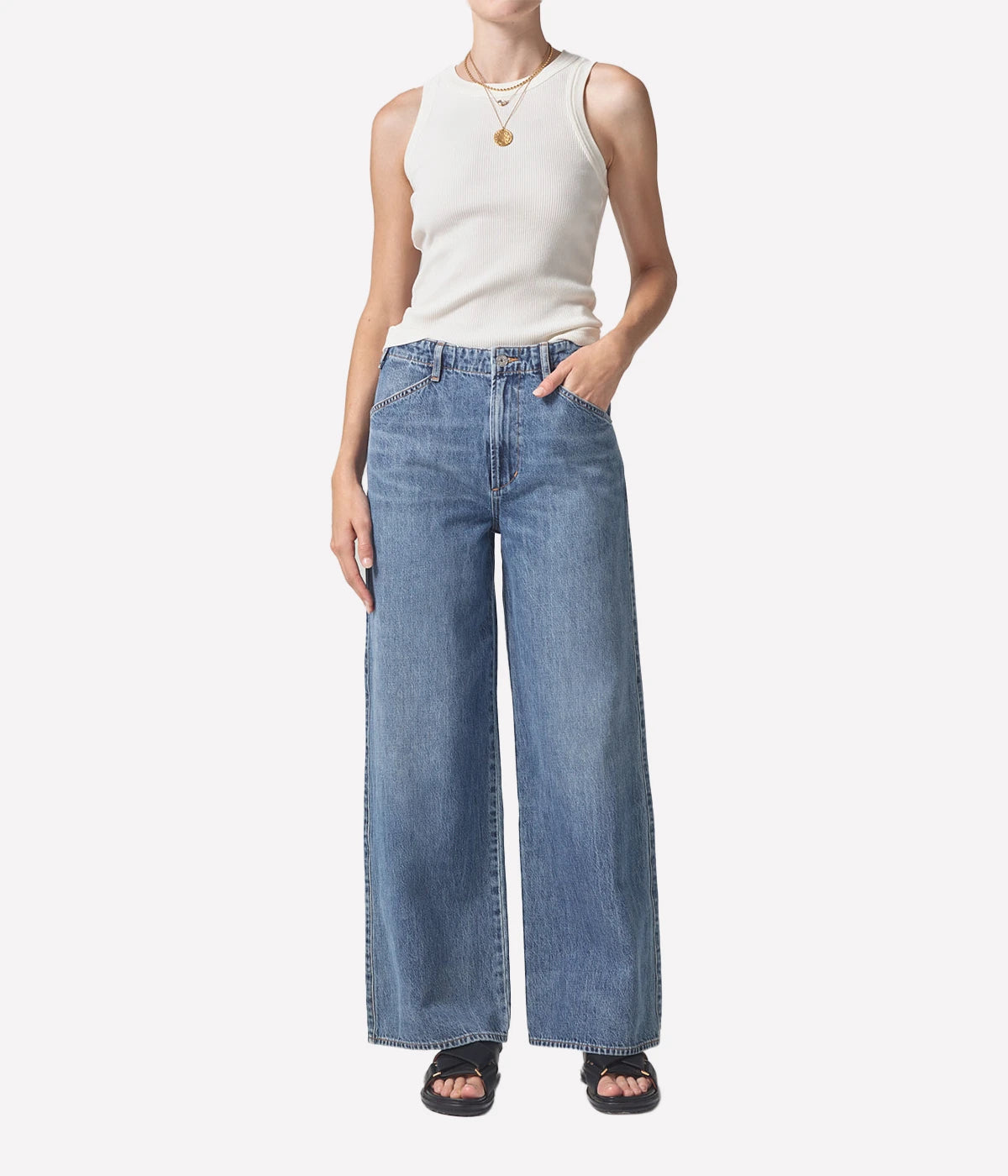 High-waisted wide-leg utility trousers in 100% regenerative cotton with a zip fly and a modern, voluminous fit.