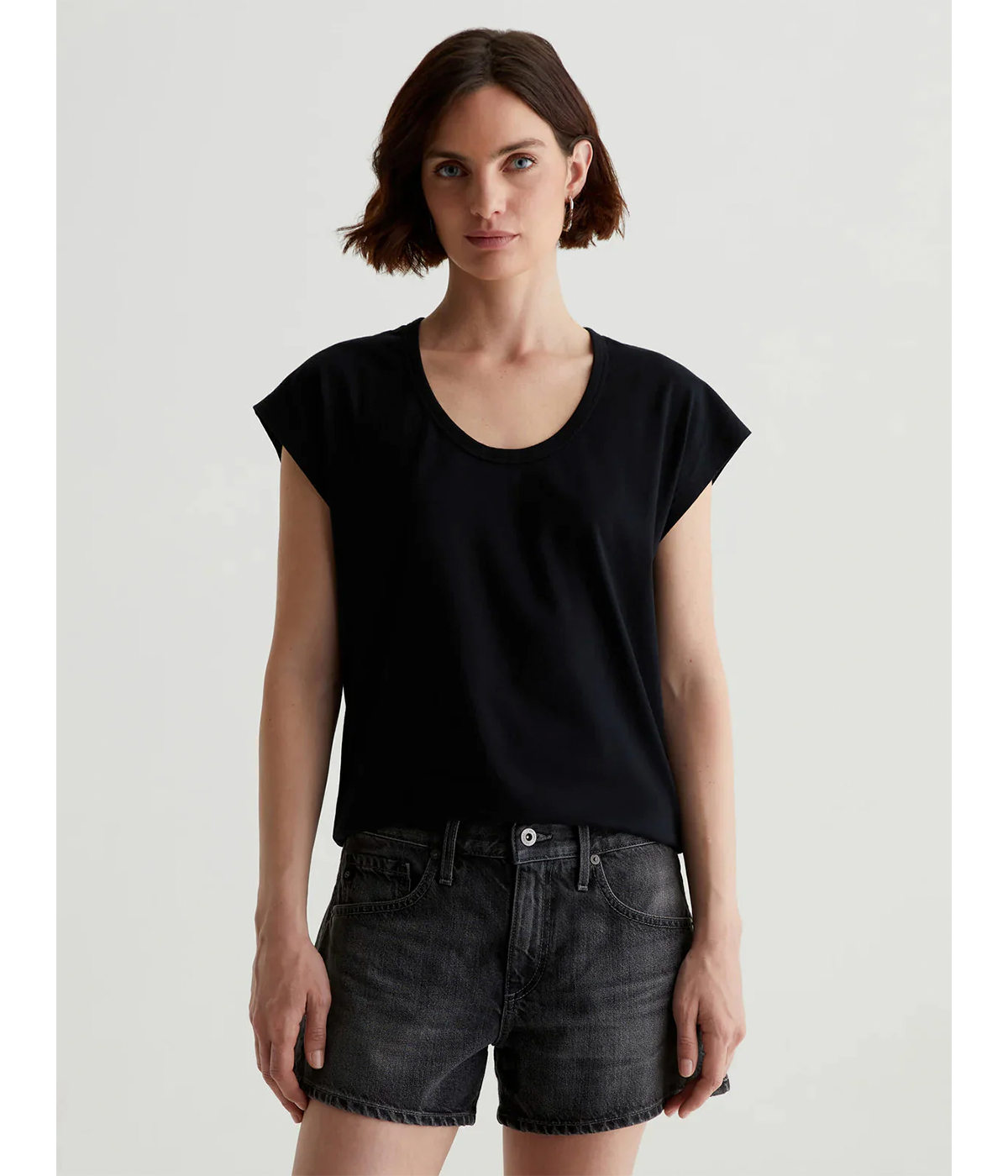 Black Scoopneck AG T-shirt featuring a classic scoop neckline and soft fabric, styled casually with denim for a relaxed look.