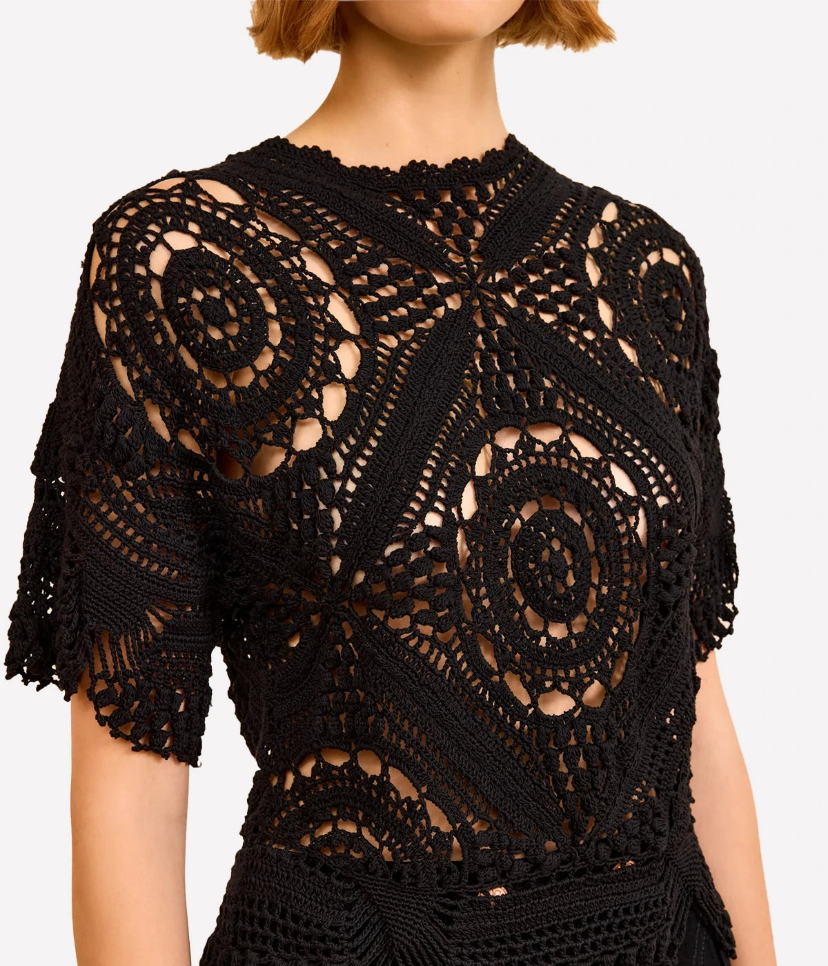 Maddalena SS Hand Crochet Top in Noir