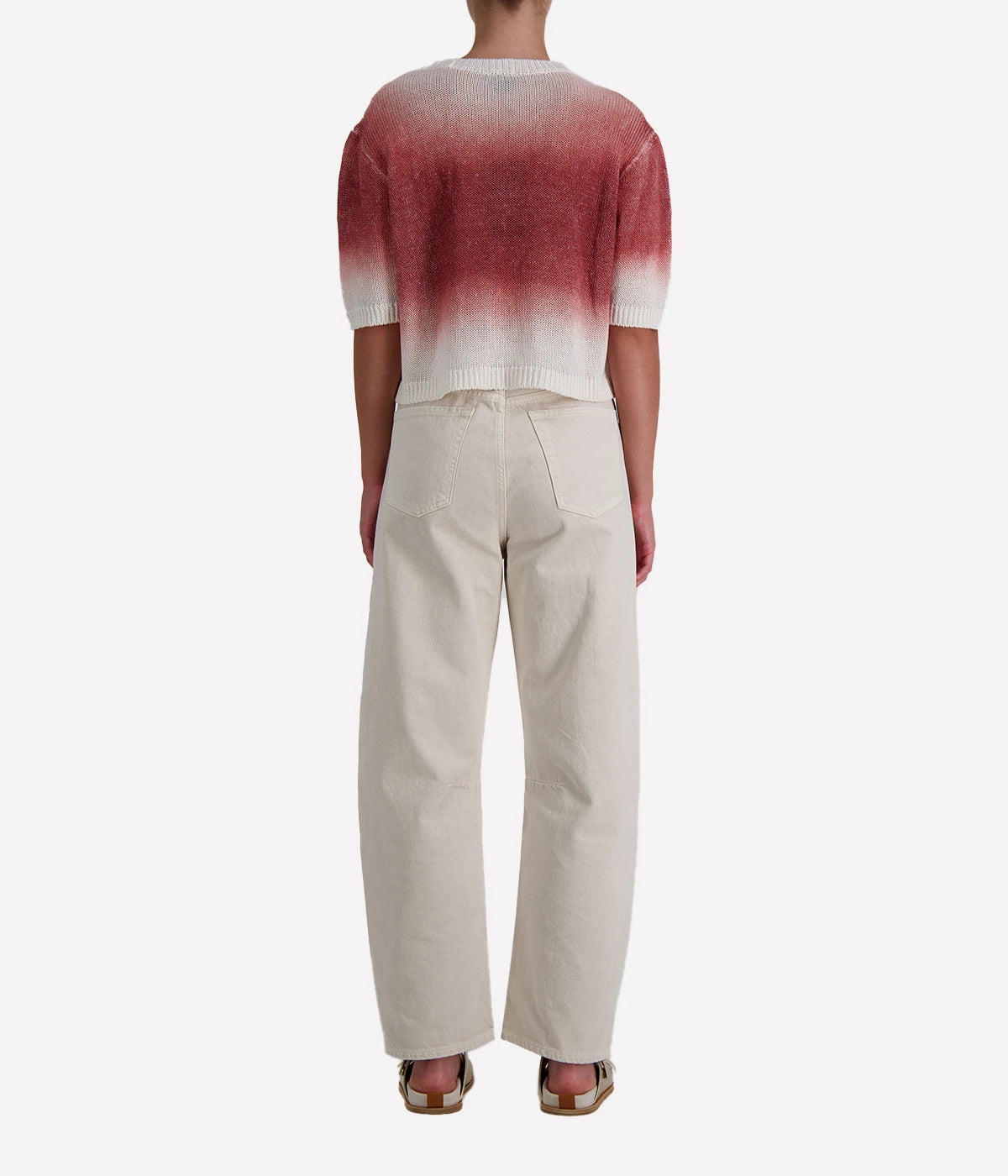 Cropped women’s knit tee by Avant Toi in ombré moscato tones, featuring a relaxed fit, short sleeves, and lightweight 100% linen fabric. Made in Italy.