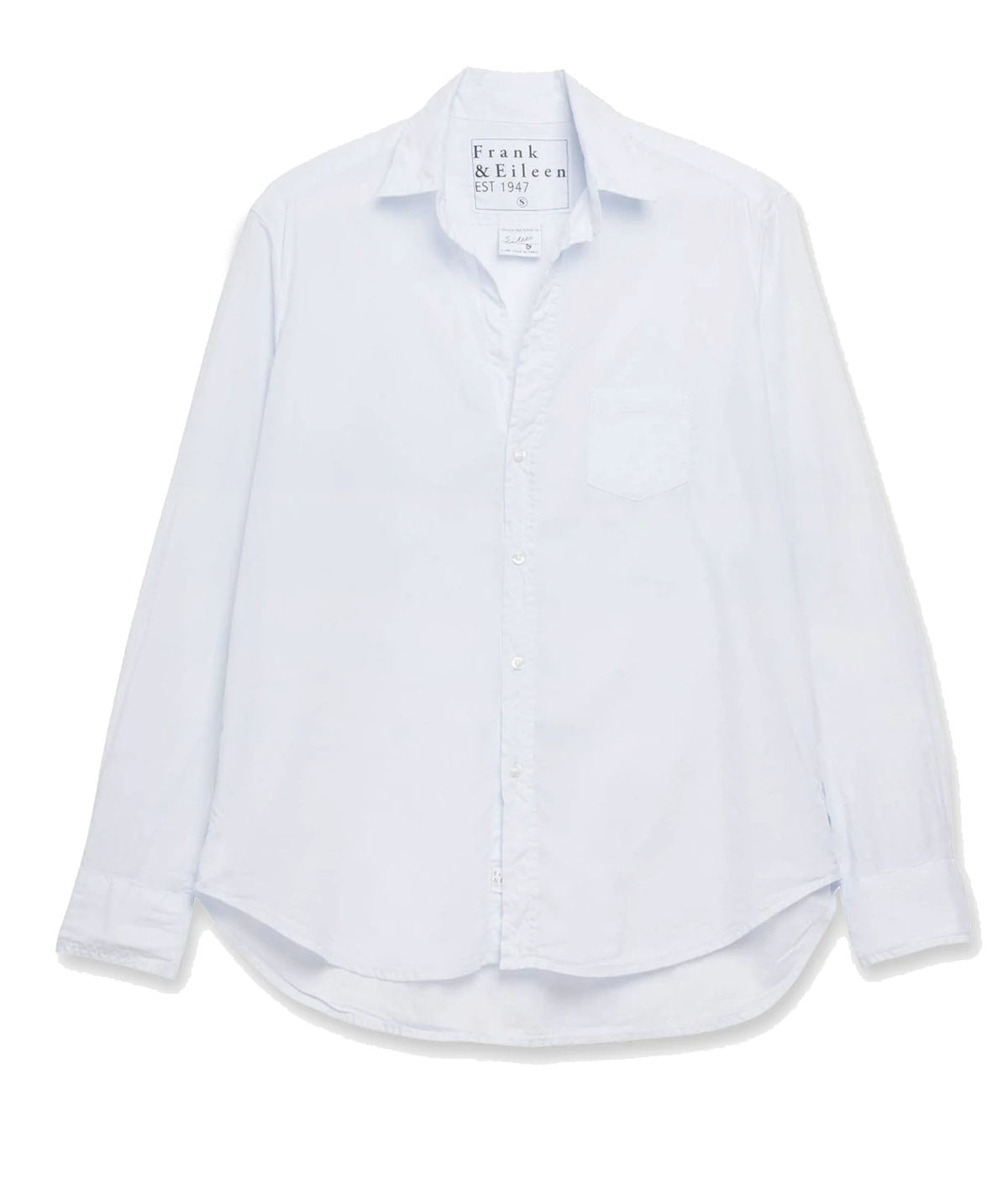 ALT text: The Eileen shirt in a relaxed fit made from Italian cotton, styled for summer with a casual, vacation-ready vibe.