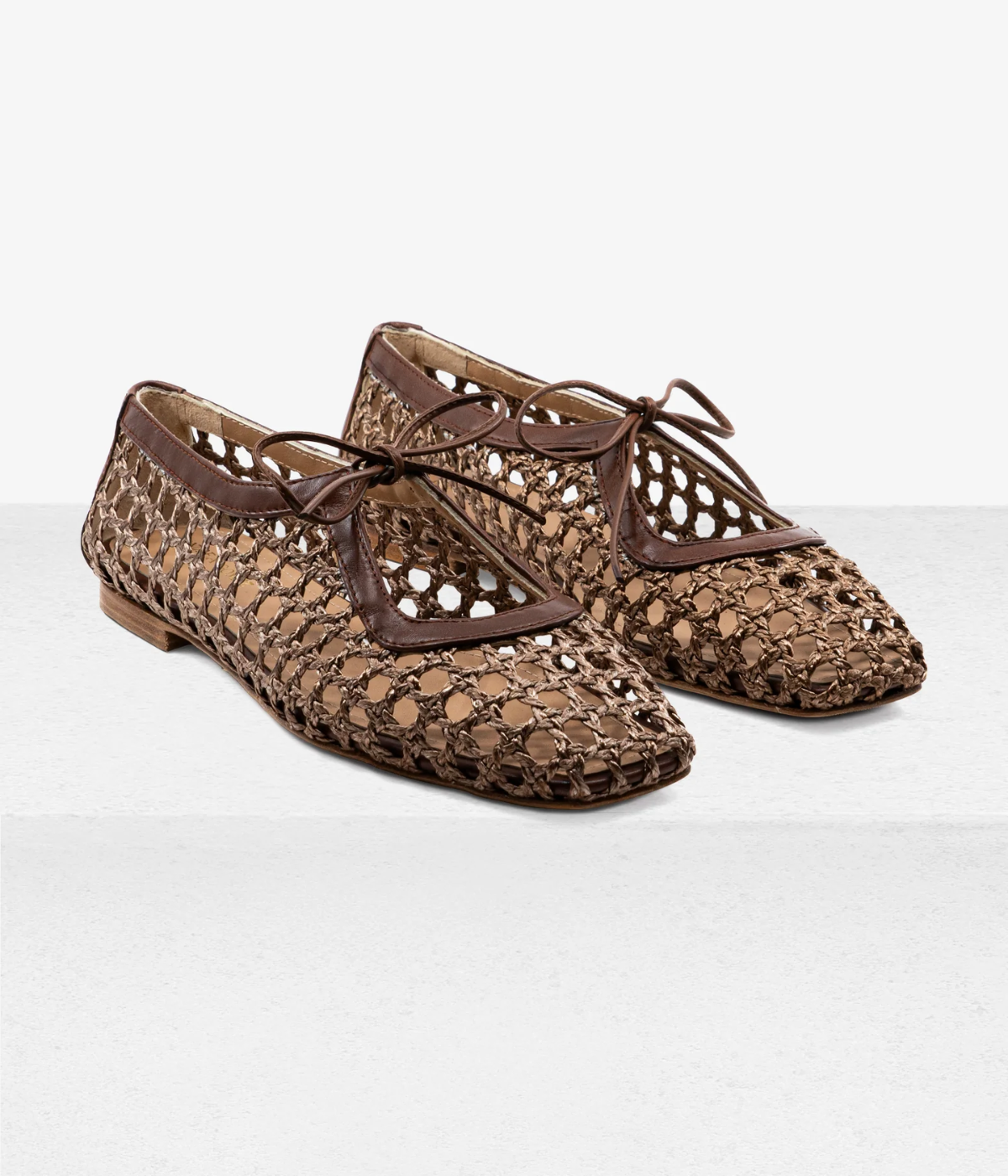 Amelia Flat in Brown