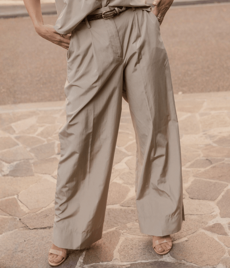Chic Taffettas High Waist Straight Pants In Sand