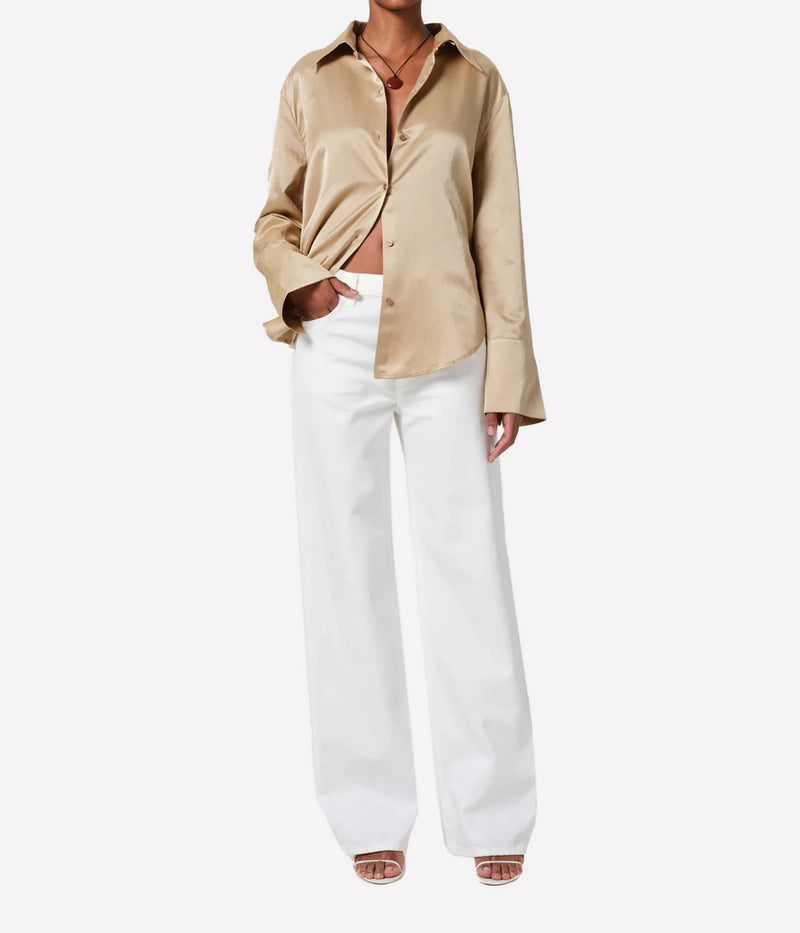 Citizens of Humanity Annina Jean in Soft White – Full-length studio view on model featuring a high-rise waist and relaxed wide-leg silhouette.