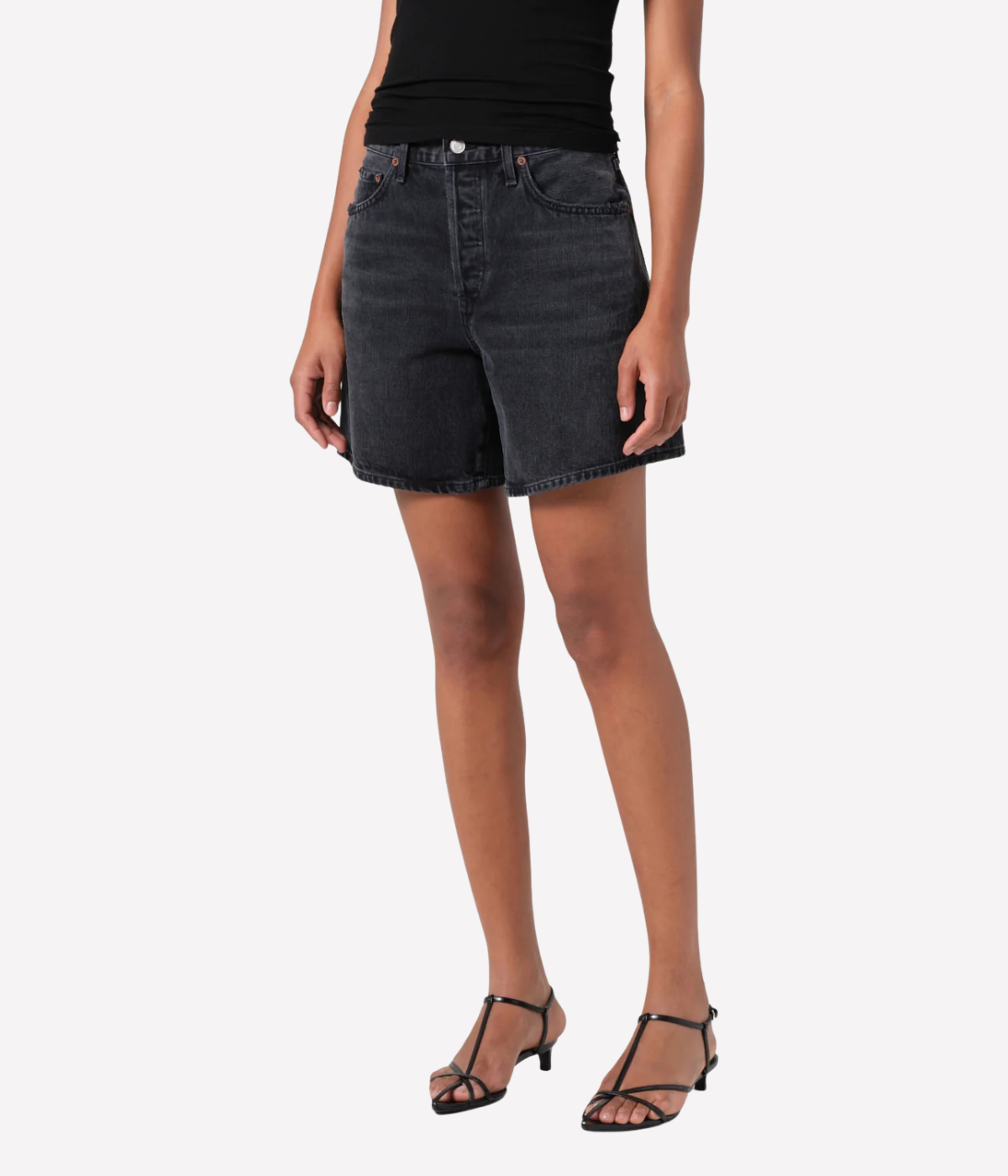 Dame Short in Hitch