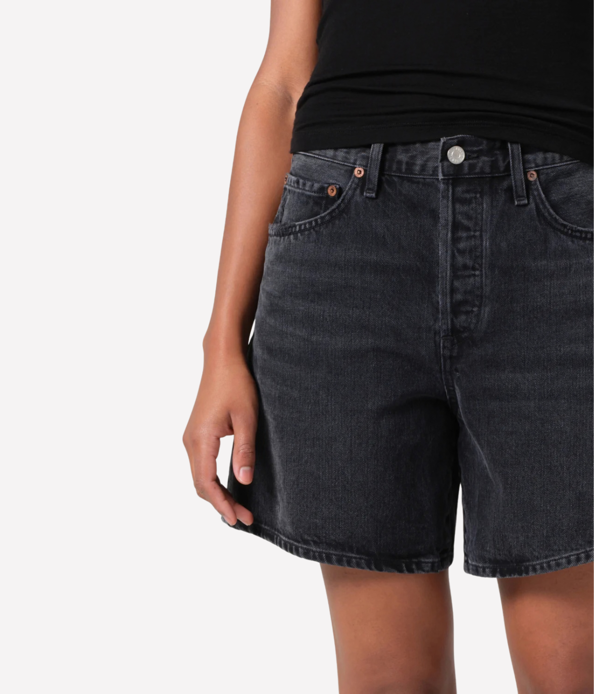 Dame Short in Hitch