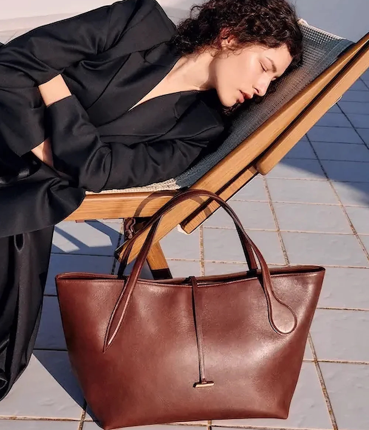 Zip Penne Tote in dark brown