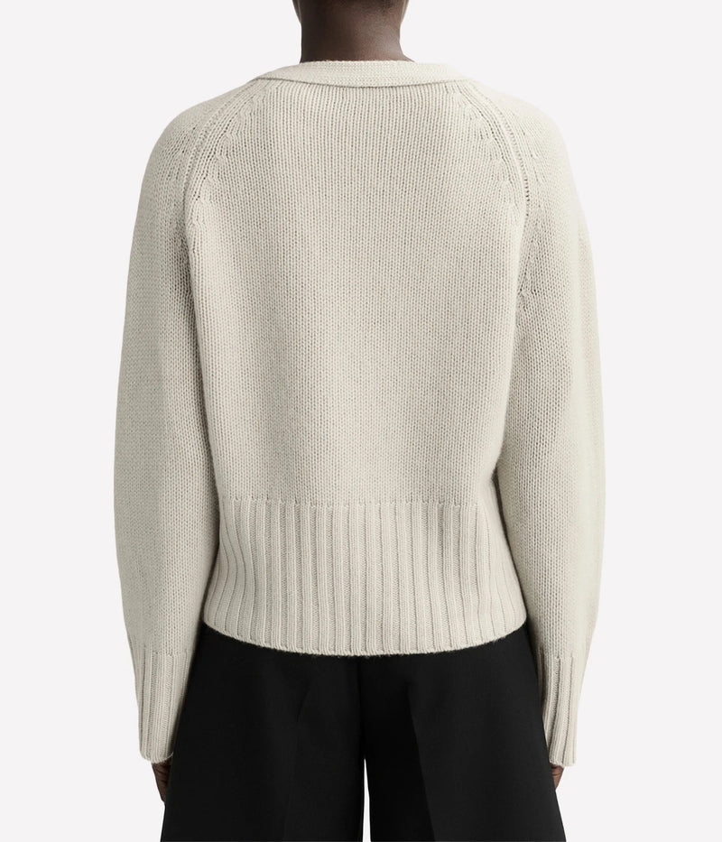 Chunky knit v-neck cashmere cardigan by Soft Goat in a relaxed fit with button-down front – luxury women’s knitwear.