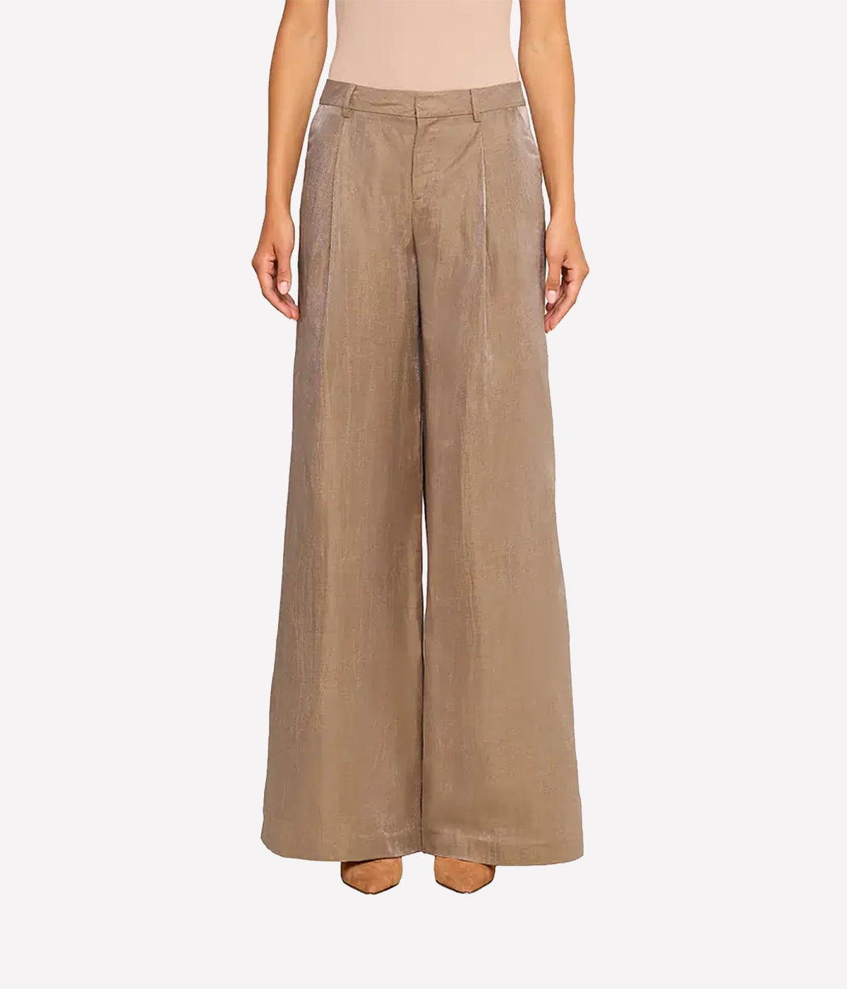 Front view of the L’AGENCE Allanah Linen-Blend Trouser in Latte & Gold, showing the mid-rise waist, pleats and wide-leg silhouette.
