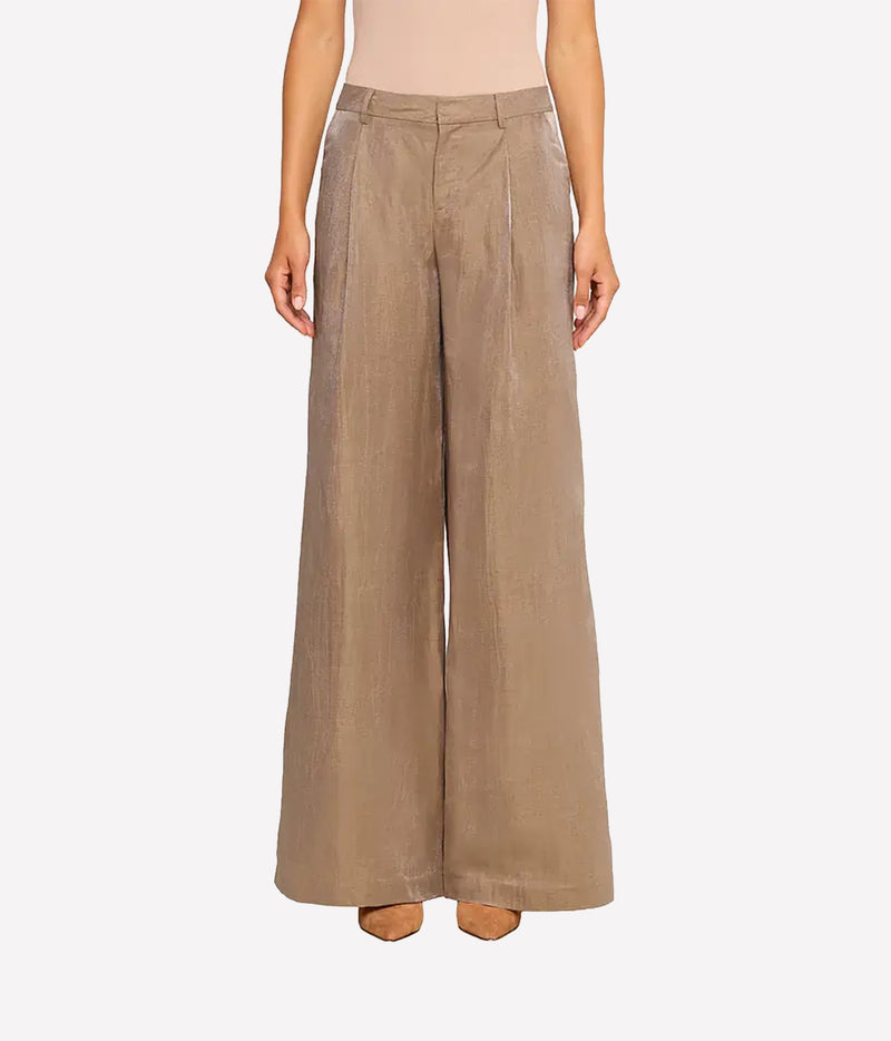 Front view of the L’AGENCE Allanah Linen-Blend Trouser in Latte & Gold, showing the mid-rise waist, pleats and wide-leg silhouette.