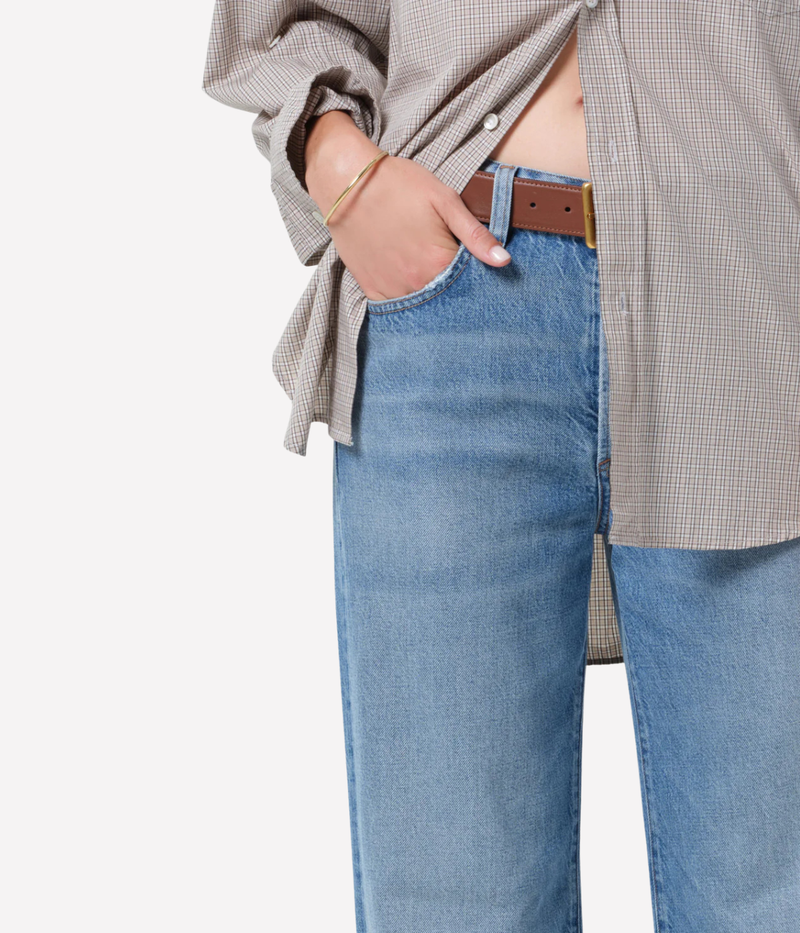 Citizens of Humanity Annina Jean in Jeté worn on model, closeup shot showing hand in pocket and relaxed straight leg fit