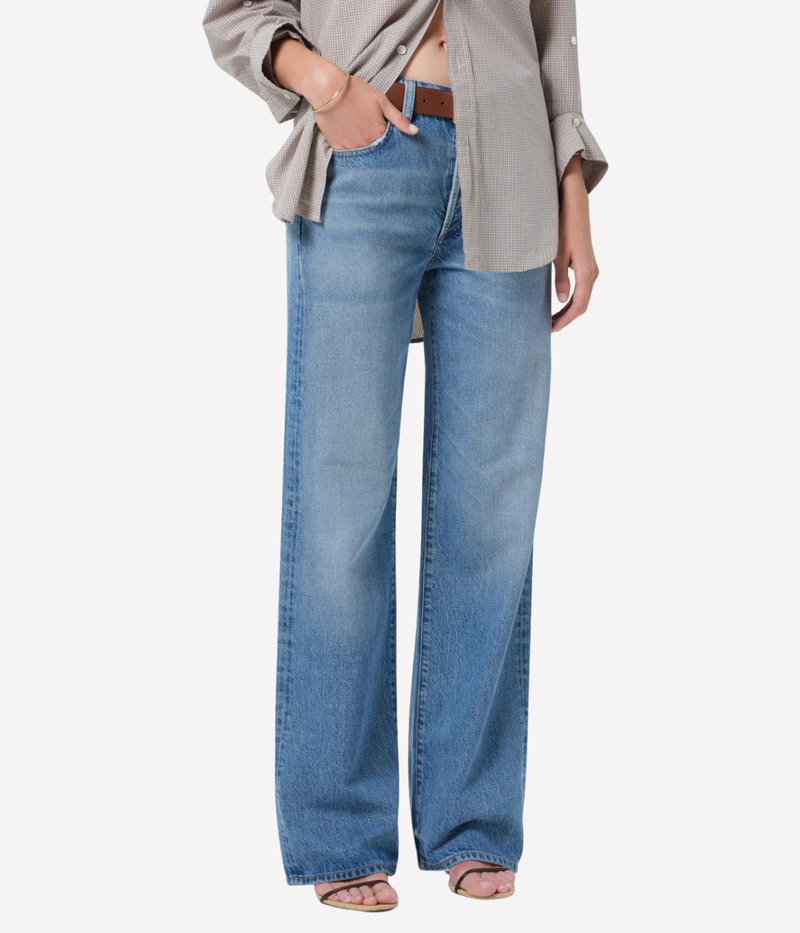Citizens of Humanity Annina Jean in Jeté worn on model, lower body lifestyle close-up showing hand in pocket and straight leg denim fit