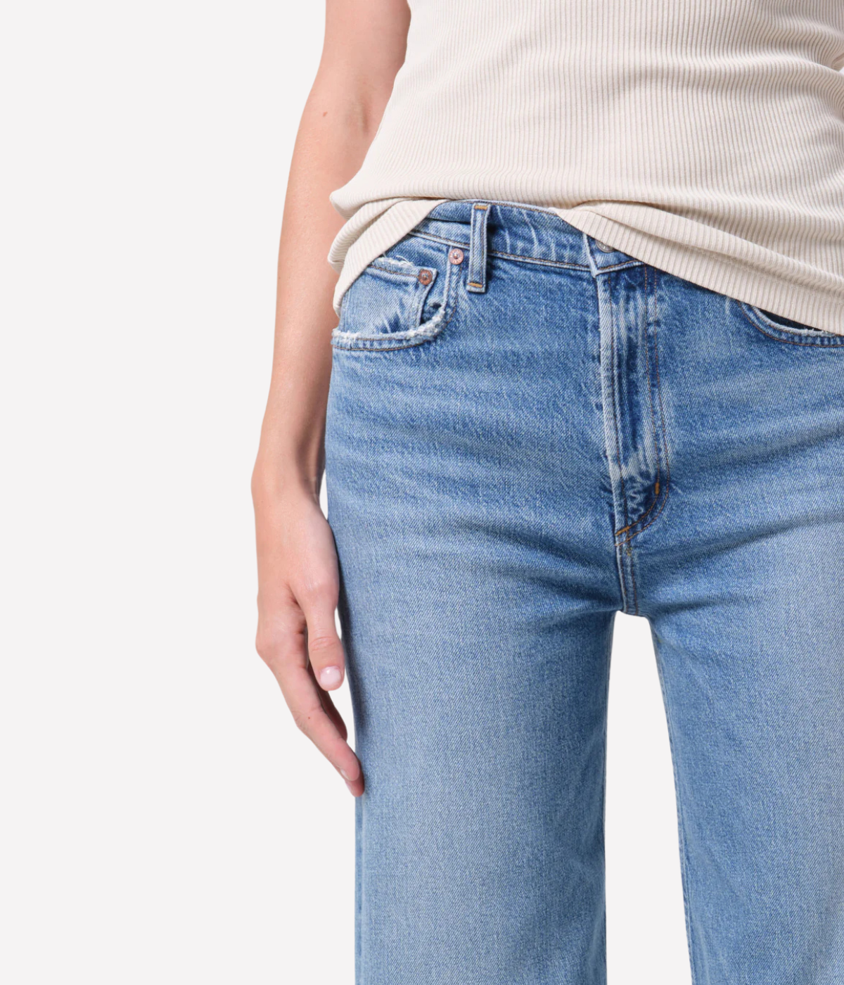 Ren 32" Jean in Measure - close-up of pocket and zipper detailing