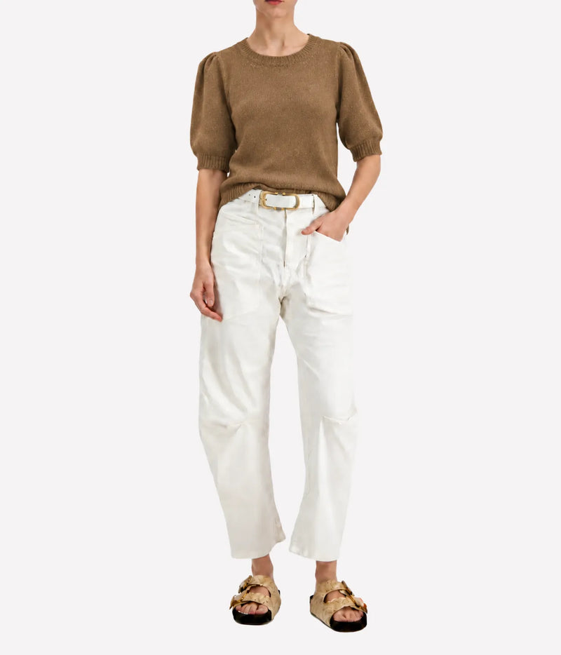 Model wearing the Avant Toi Cashmere Short Sleeve in Sughero, showing the crew neckline and gathered puff sleeves