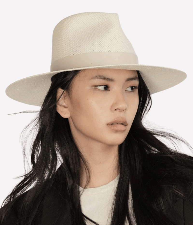 Zoe Hat in Bleach