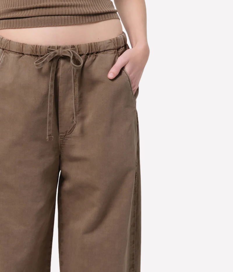 Citizens of Humanity Aurora Pull On Pant in Cocoa – close-up of drawstring waistband highlighting adjustable fit and soft cotton fabric texture.