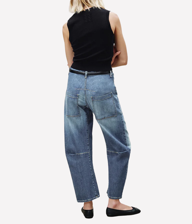 Full length back view of the Nili Lotan Shon Jean with patch pockets and a relaxed barrel-leg fit on model. 