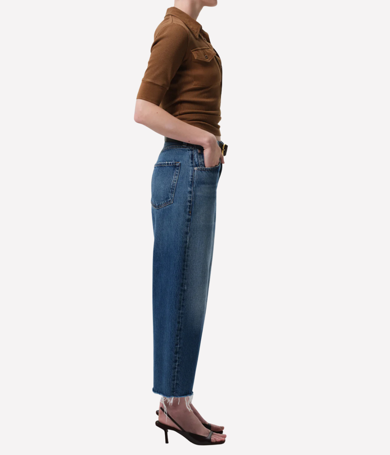 Side view of Citizens of Humanity Ayla Raw Hem Crop Jean in Chaya featuring a relaxed shape and cropped leg.