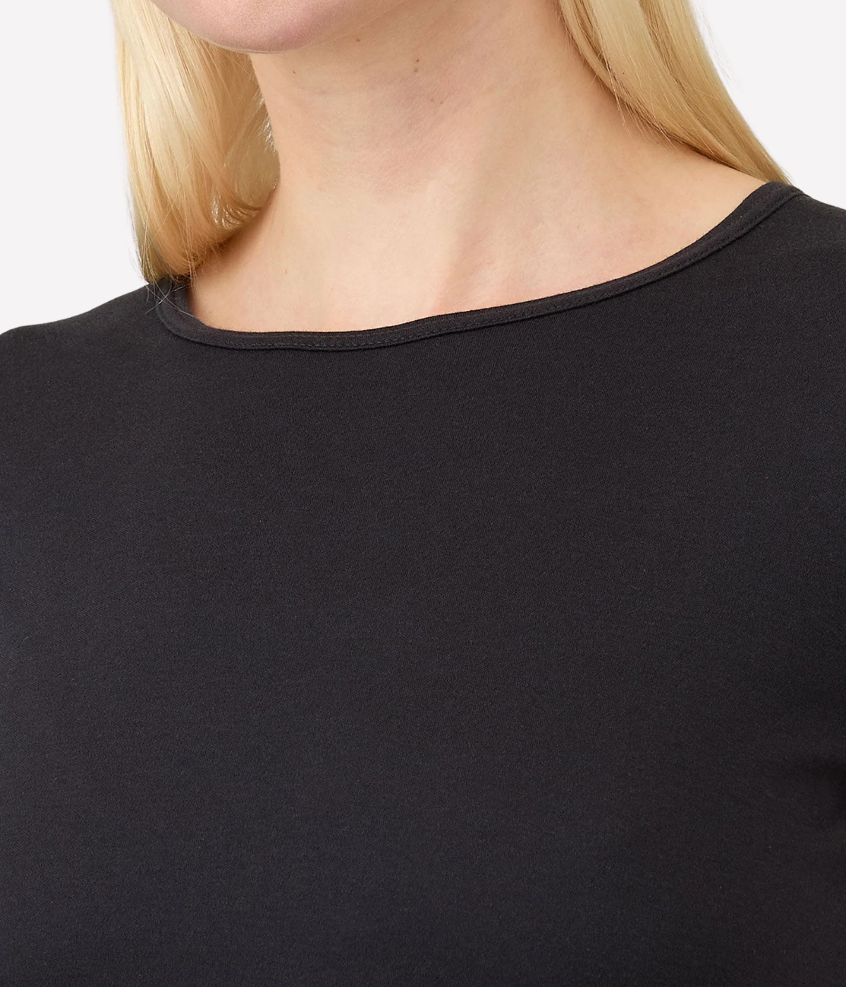 Sea Island T-Shirt in BLACK