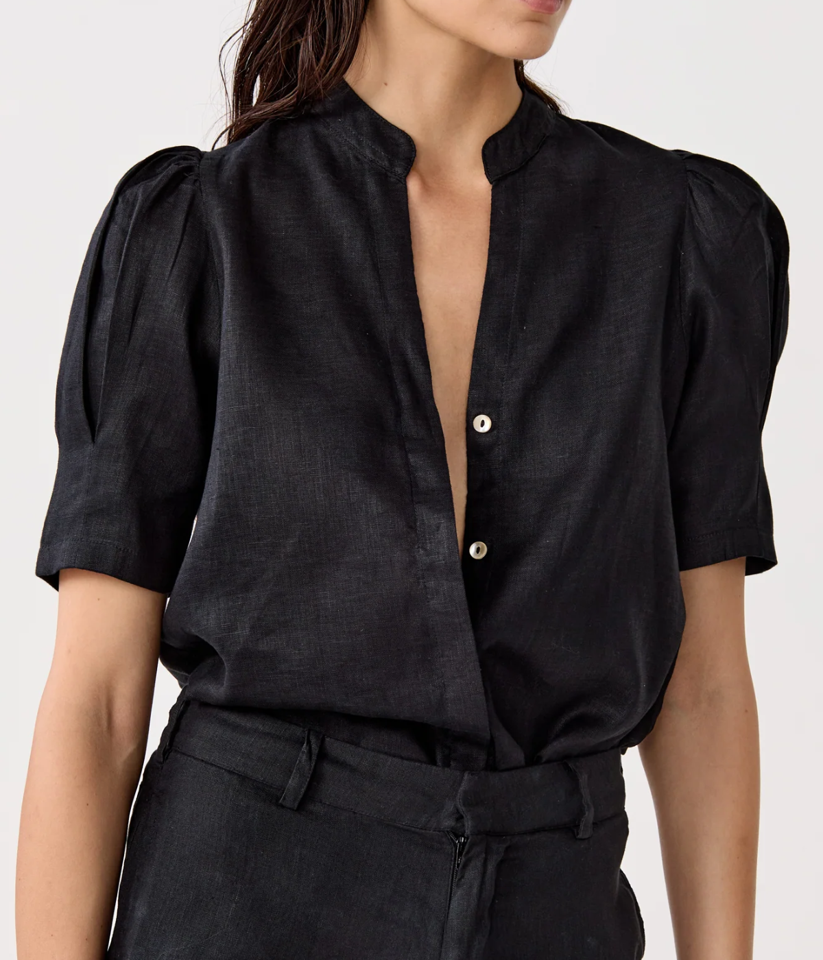 Anthina Linen Shirt in Black