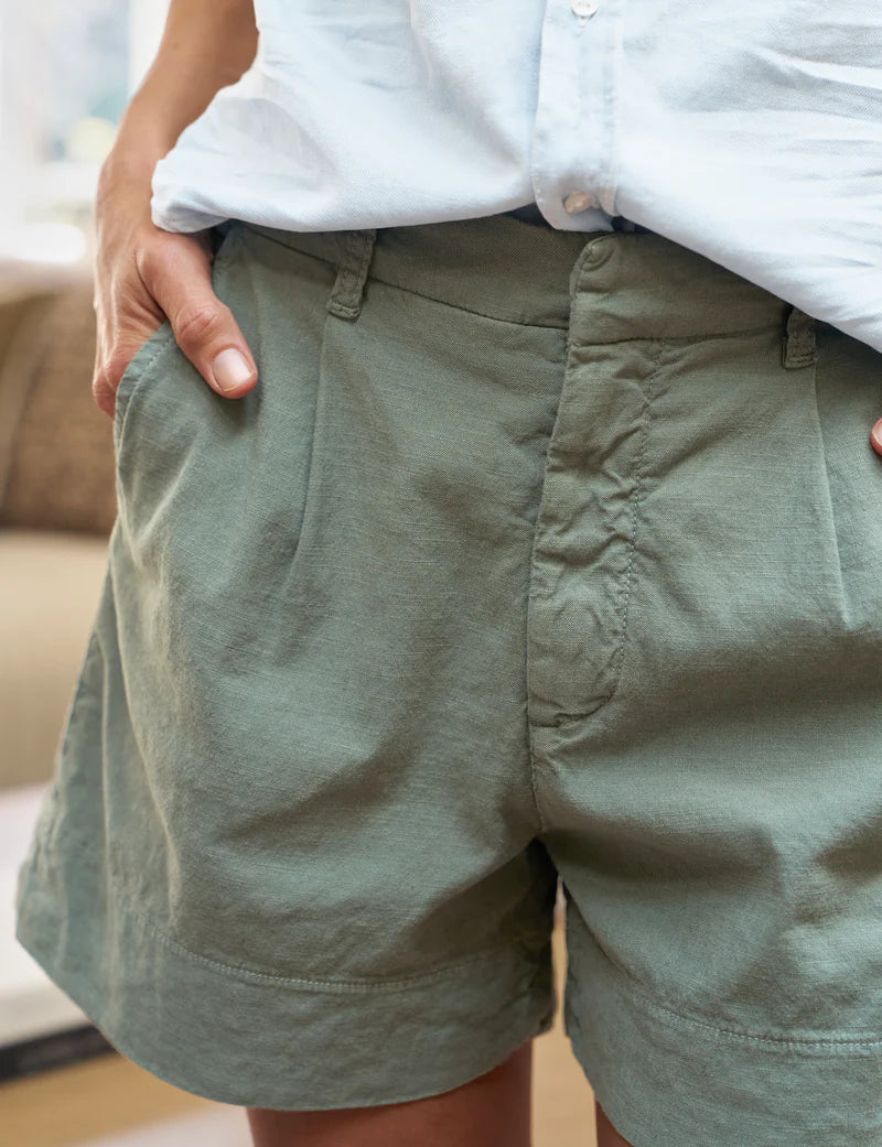 ALT Text: Wide-leg tailored shorts with a trouser waistband, front and back pockets, and a flattering mid-length fit, crafted from a lightweight cotton-linen blend.