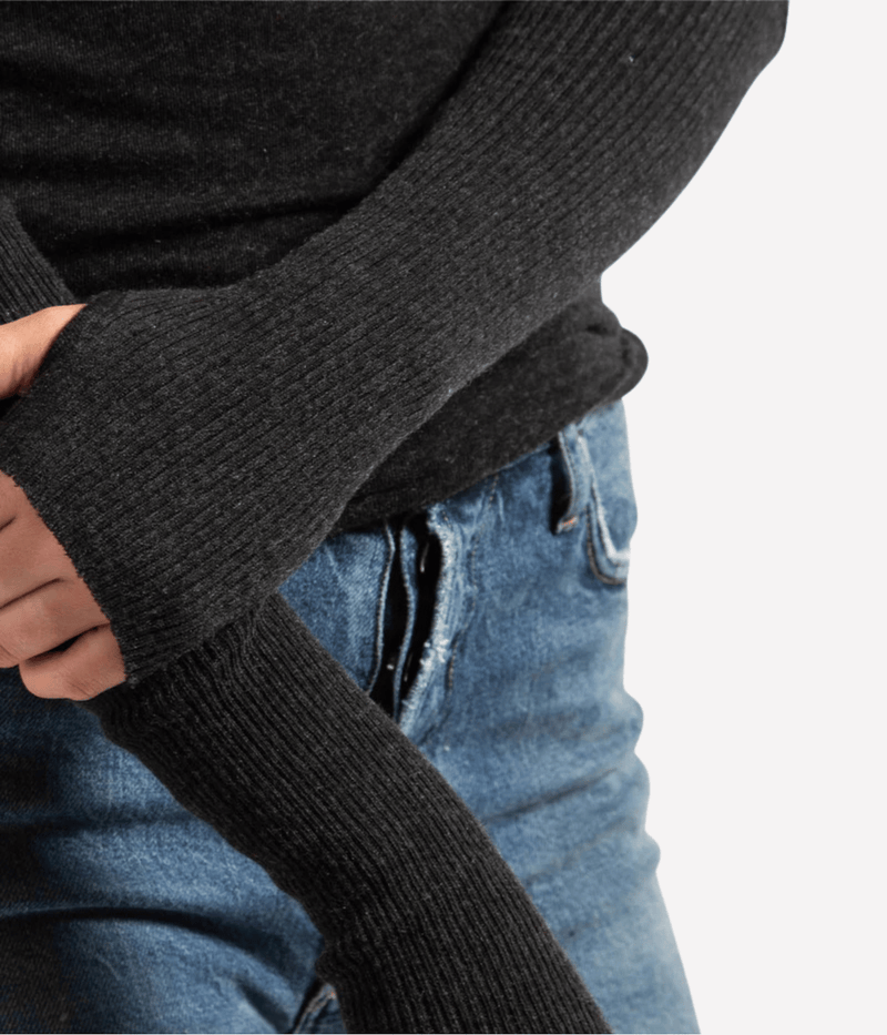 Cashmere Crew Neck Fitted Long Sleeve Top in Charcoal