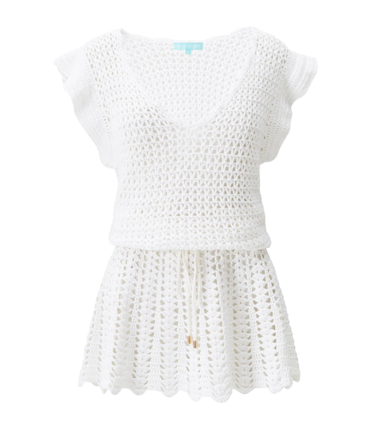 Light and Airy Design: Crafted from pure cotton, this dress is perfect for keeping cool and comfortable on warm days.
Flattering Fit: The V-neckline and adjustable tie-waist fastening highlight your silhouette while offering customizable comfort.
Elegant Details: Scalloped edges and gold cord ends add subtle touches of sophistication to this classic piece.
Versatile Style: Whether you're strolling along the shore or meeting friends for brunch, this dress transitions effortlessly from casual to chic.