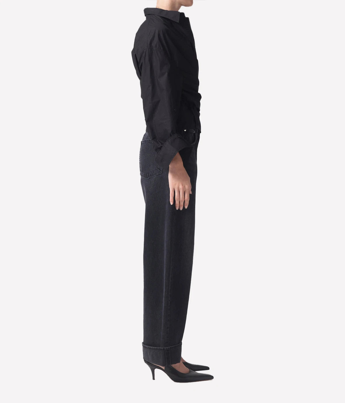  High-rise relaxed jeans with untacked cuffs, styled casually with a tucked-in tee and sandals.
