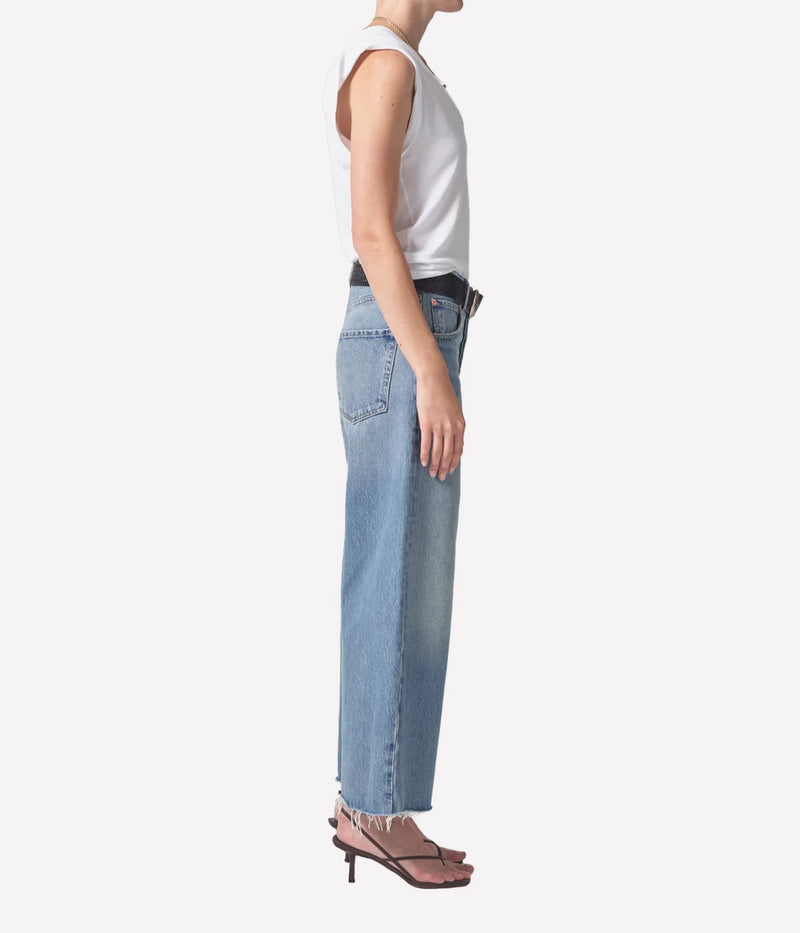 Side view of Citizens of Humanity Ayla Raw Hem Crop Jean in Sodapop featuring a relaxed rise and cropped length.