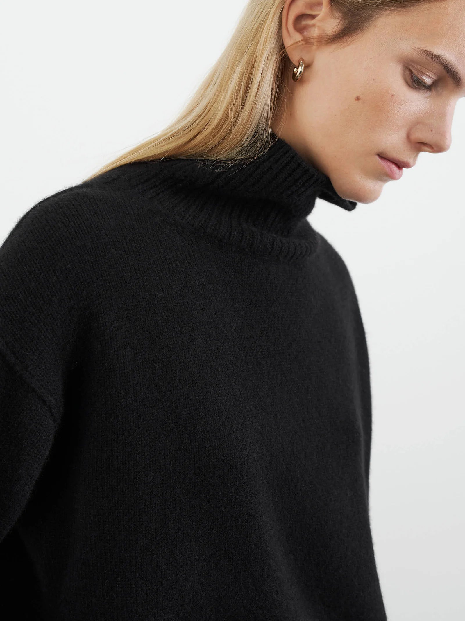 Boyfriend Turtle Neck in Black