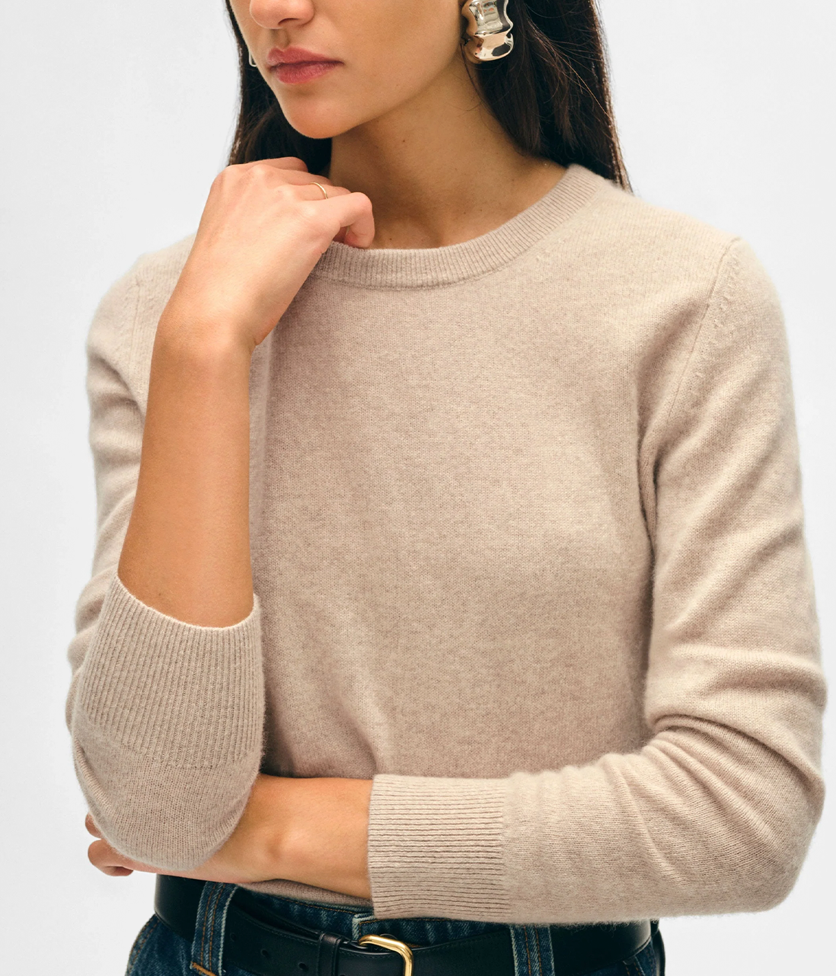 ALT:&nbsp;Women's relaxed fit cashmere crewneck sweater in classic weight with ribbed detailing and low-hip length