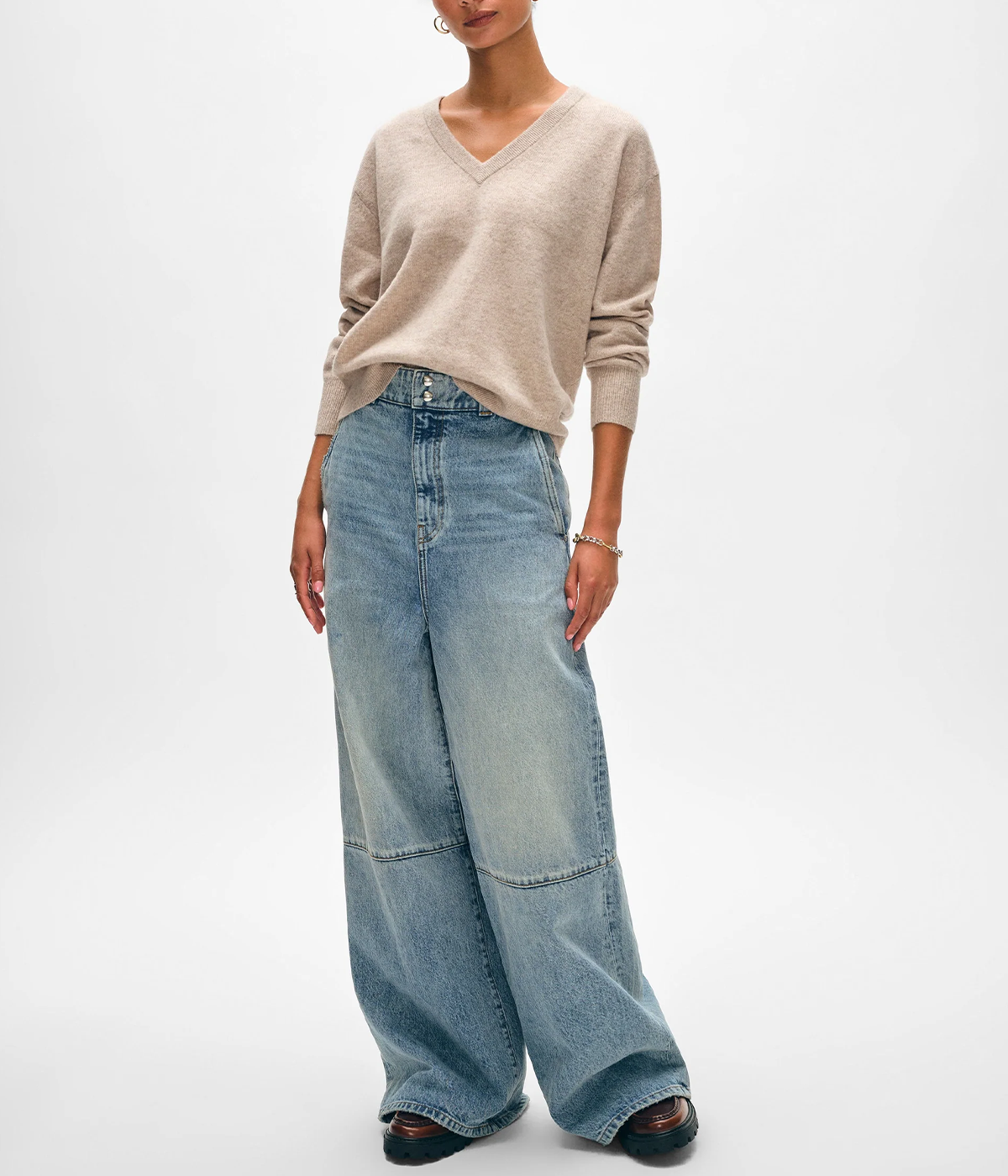 Cashmere V Neck in Sand Wisp
