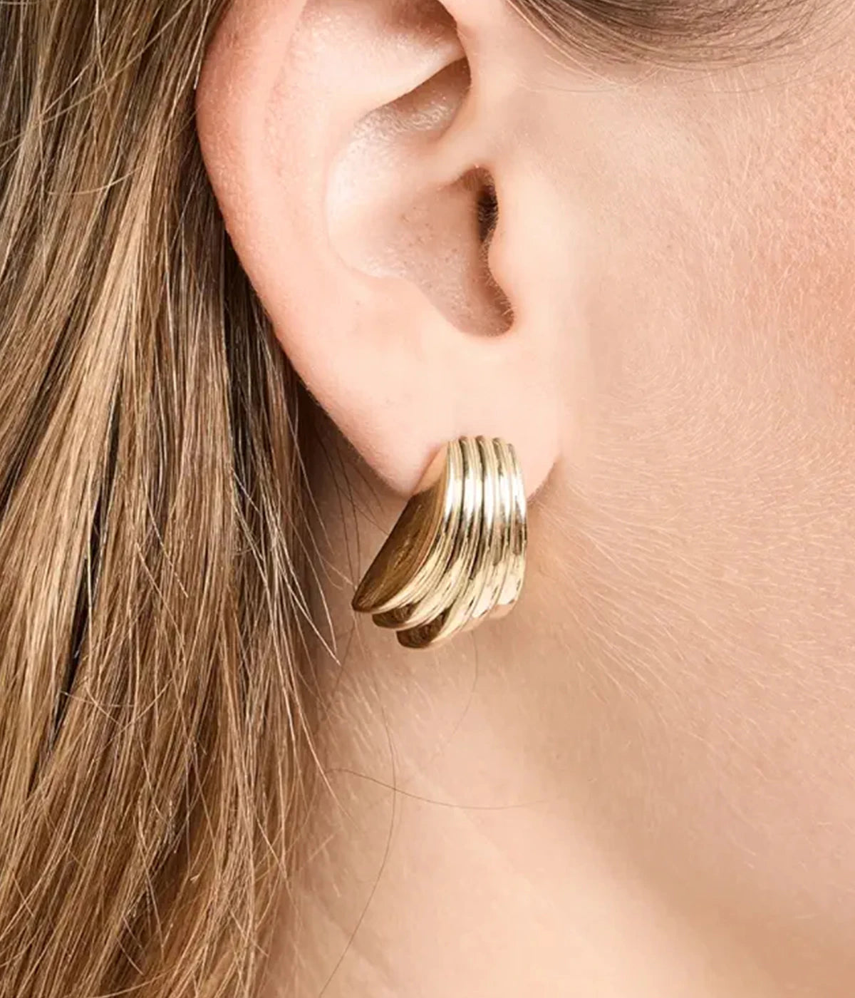 Elegant and affordable gold vermeil earrings that gently drop from your ears, perfect for everyday wear or your next holiday event. Subtle glam with a touch of retro, these yellow gold earrings with a post back are a must have. Add to your jewelry collection for a classic option. 
